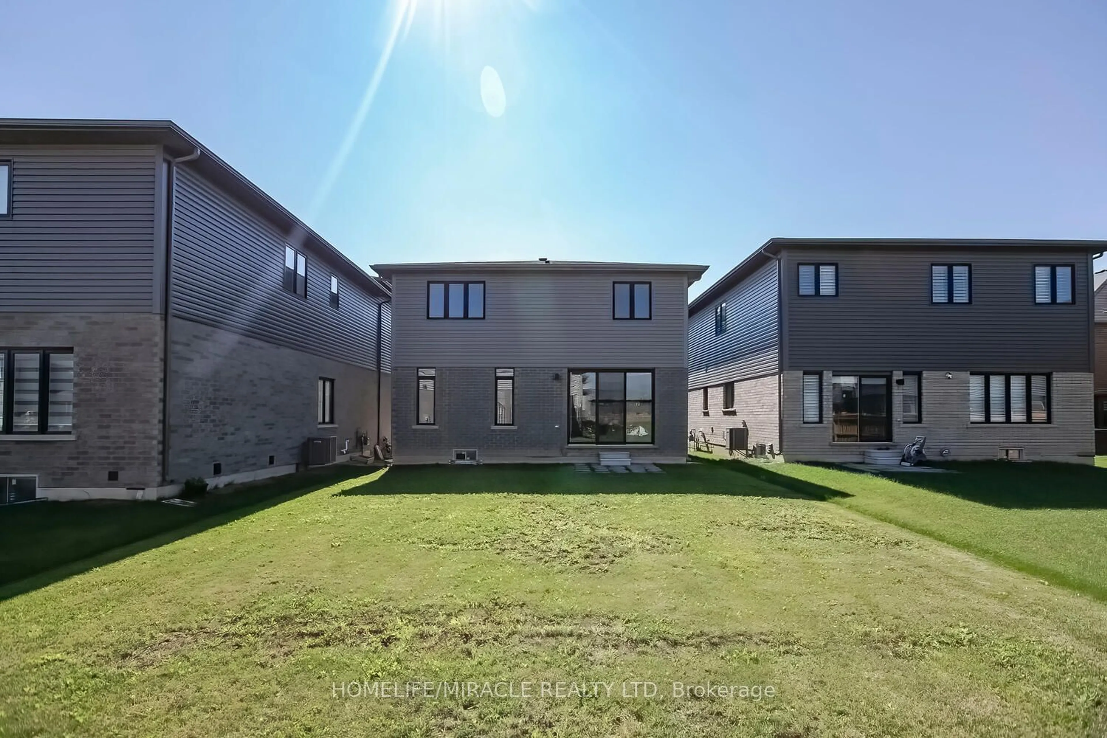 Frontside or backside of a home for 4 Whitton Dr, Brantford Ontario N3T 5L5