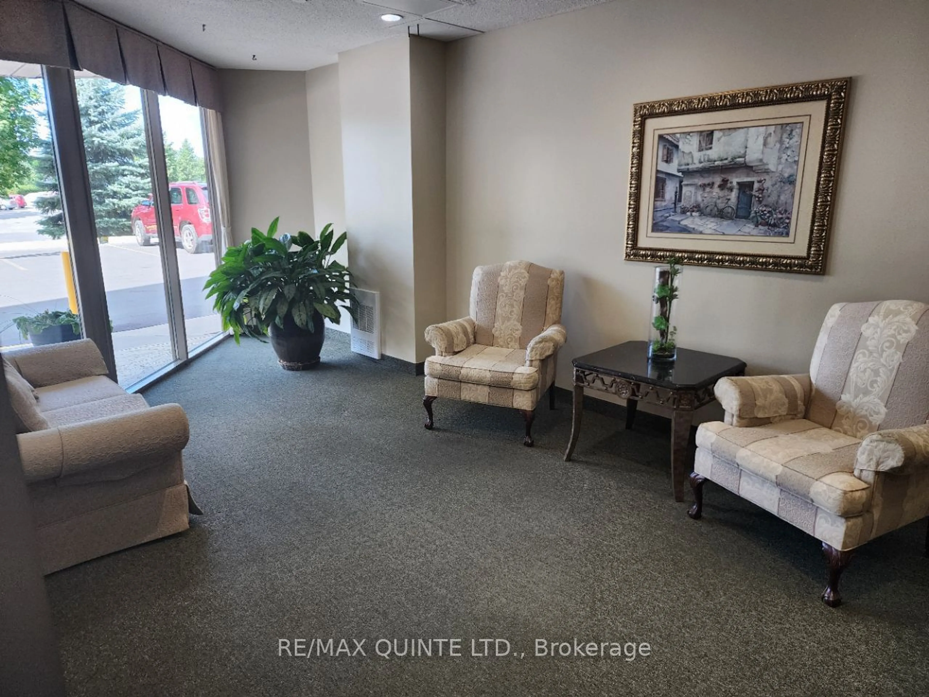 Indoor lobby, carpet floors for 344 FRONT St #605, Belleville Ontario K8N 5M4