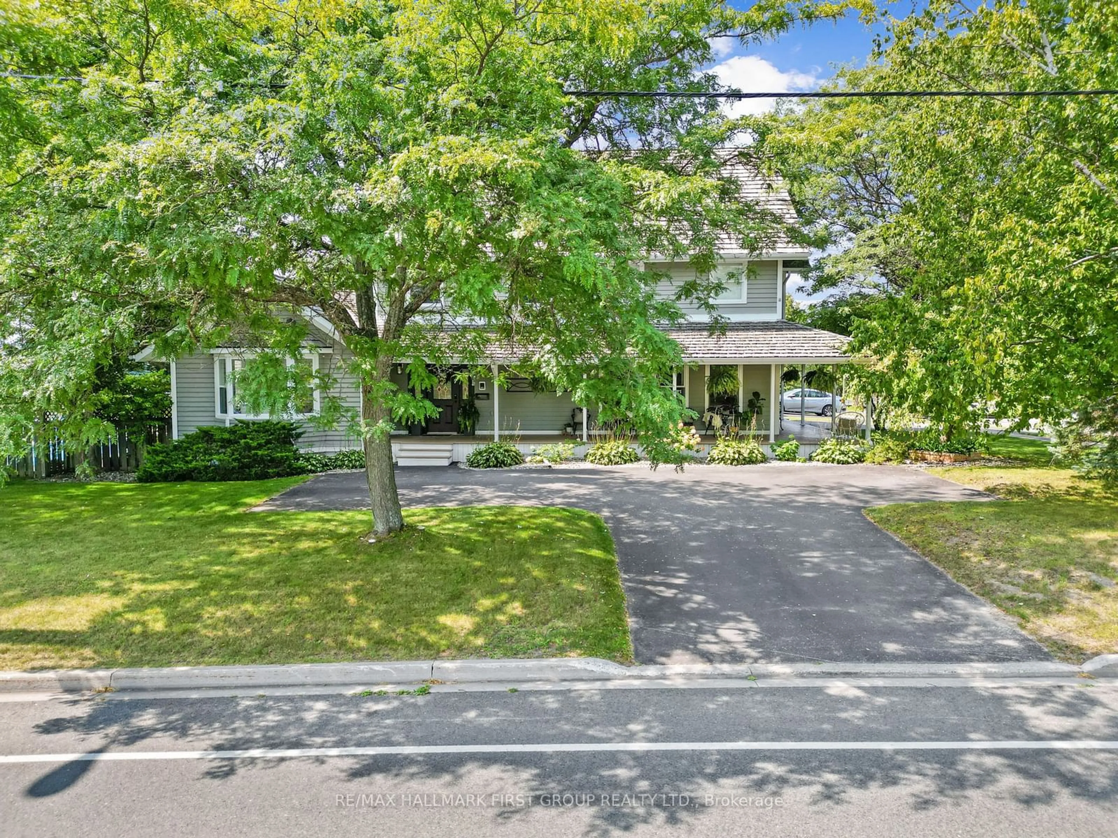 A pic from exterior of the house or condo, the street view for 1013 Ontario St, Cobourg Ontario K9A 3C8