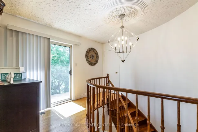 Additional property image - 404 Queenston Rd