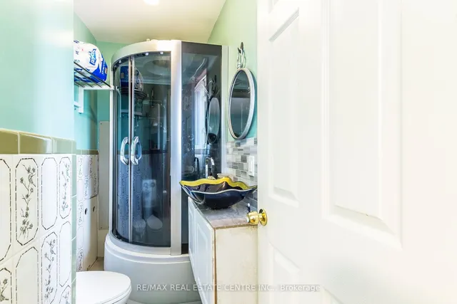 Additional property image - 404 Queenston Rd