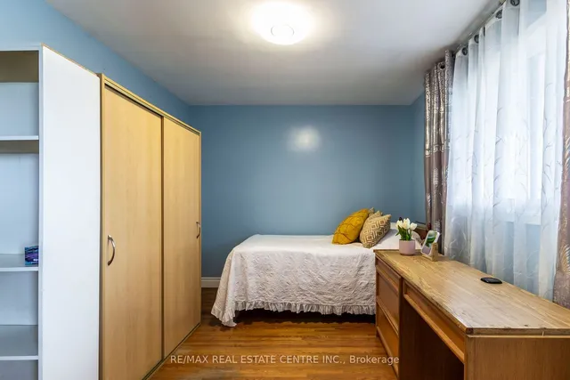 Additional property image - 404 Queenston Rd