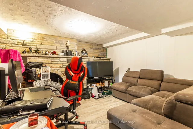 Additional property image - 404 Queenston Rd