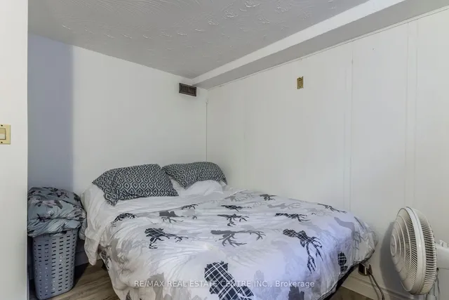 Additional property image - 404 Queenston Rd