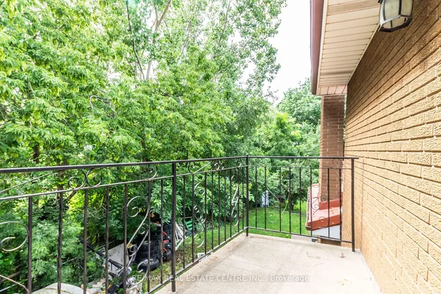 Additional property image - 404 Queenston Rd
