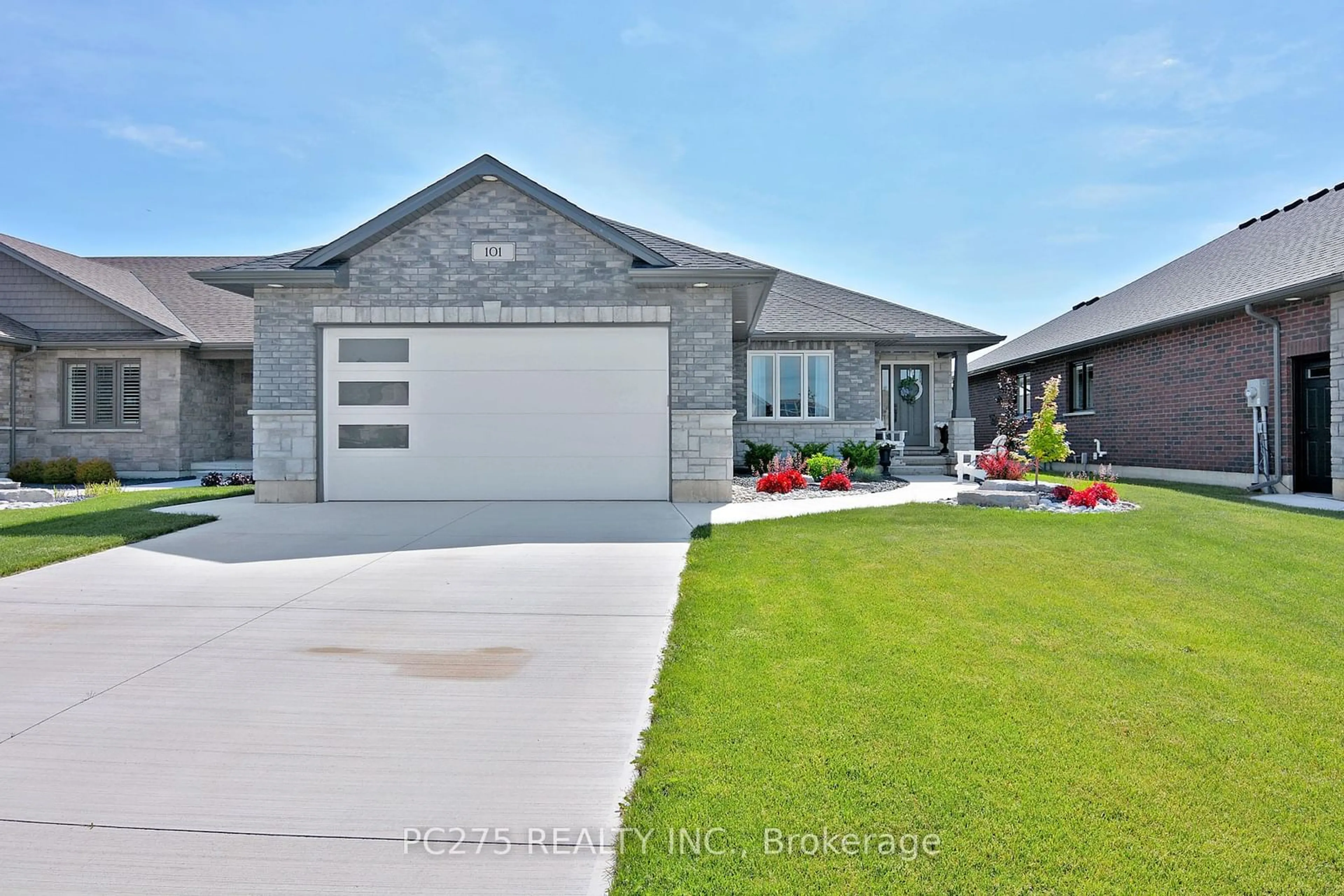 Frontside or backside of a home, the street view for 101 KAMAL Dr, Sarnia Ontario N7S 0A5