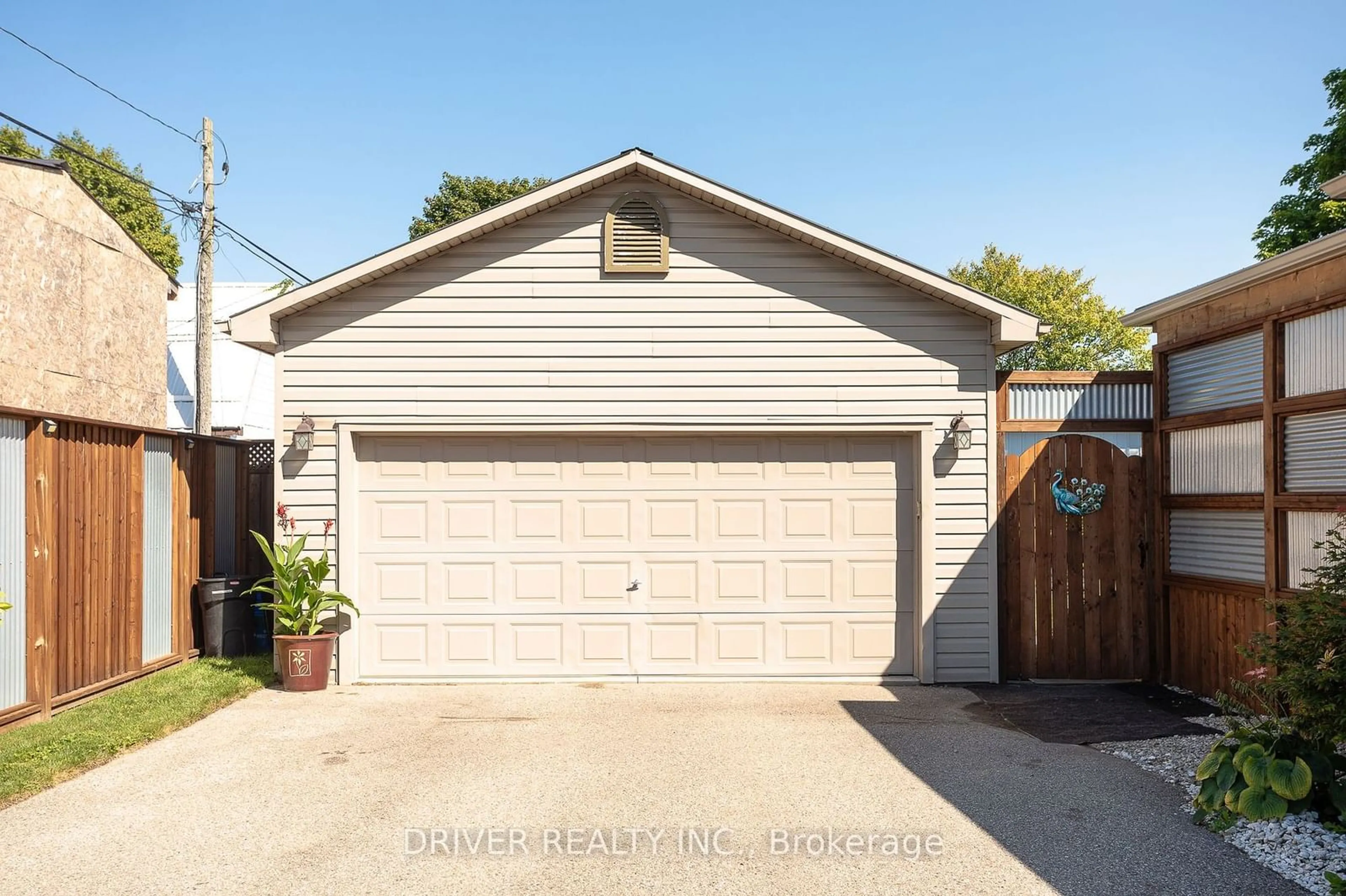 Frontside or backside of a home, the street view for 71 Queen St, Aylmer Ontario N5H 1Z4