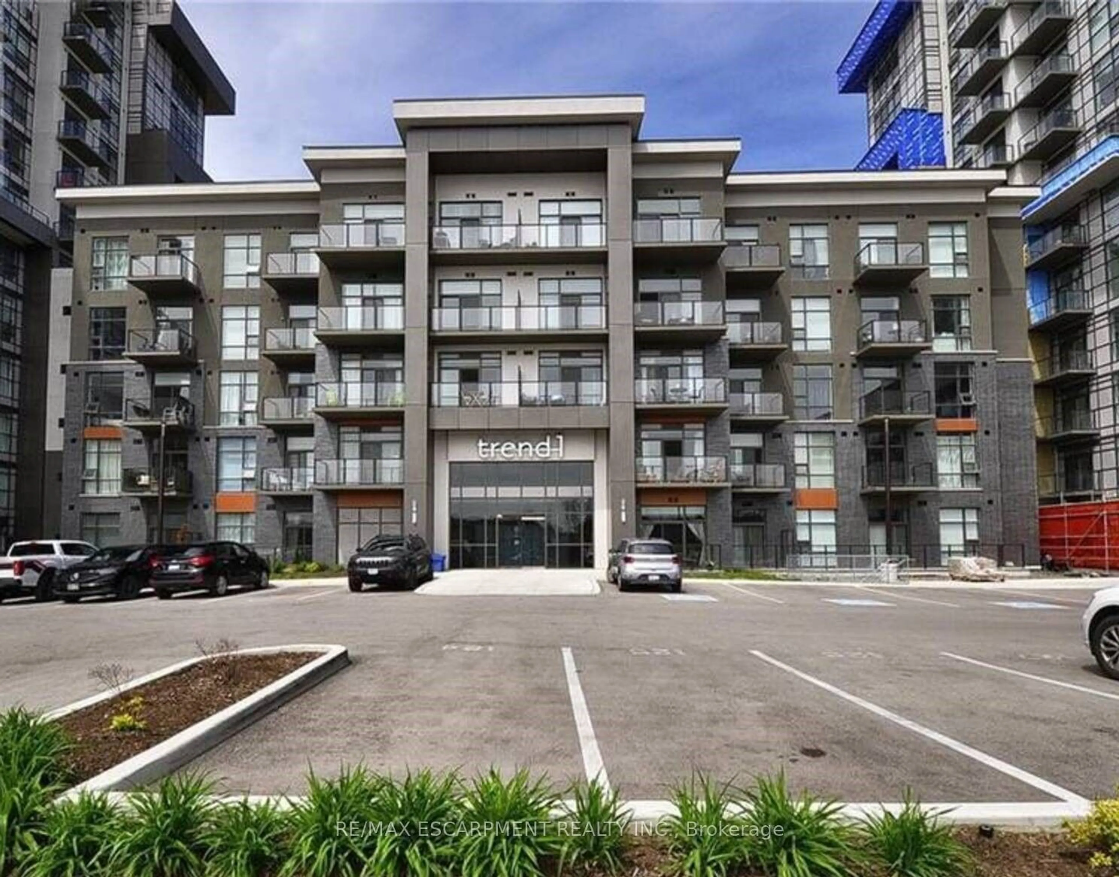 A pic from exterior of the house or condo for 450 Dundas St #1001, Hamilton Ontario L8B 1Z2