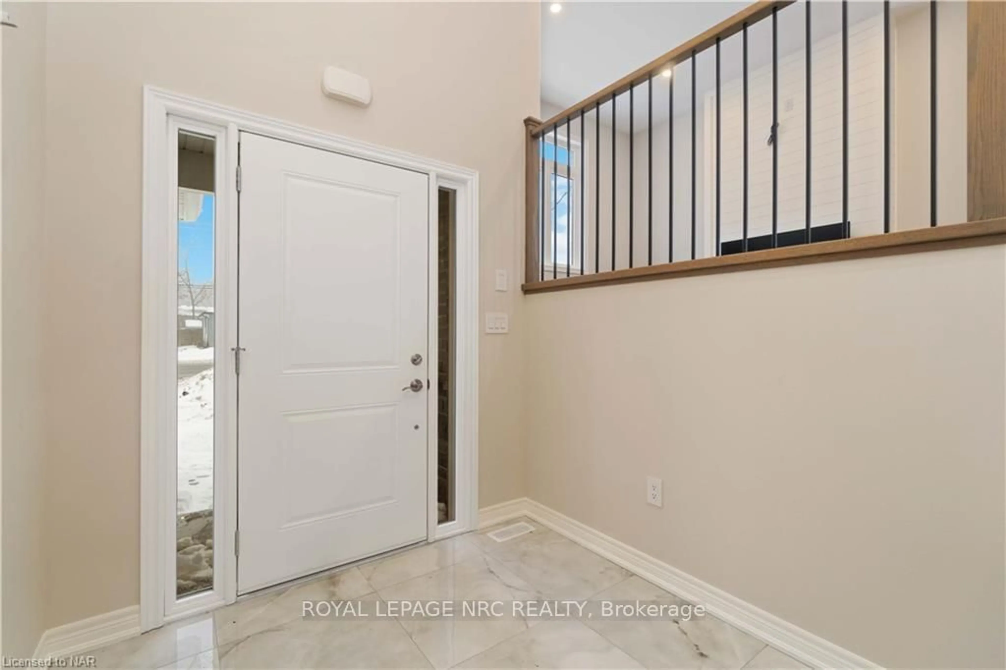 Indoor entryway, cement floor for 735 DOMINION Rd, Fort Erie Ontario L2A 1G9