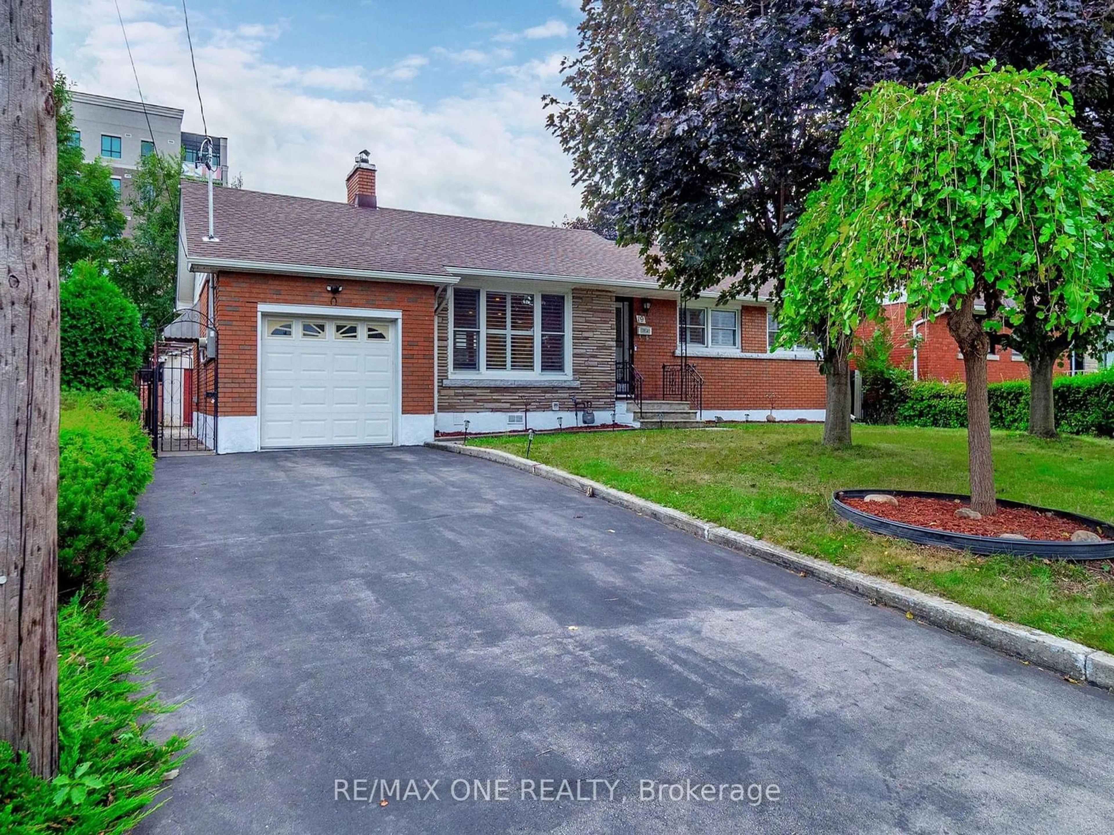 Frontside or backside of a home for 19 ORLANDA Rd, Hamilton Ontario L8G 2J9