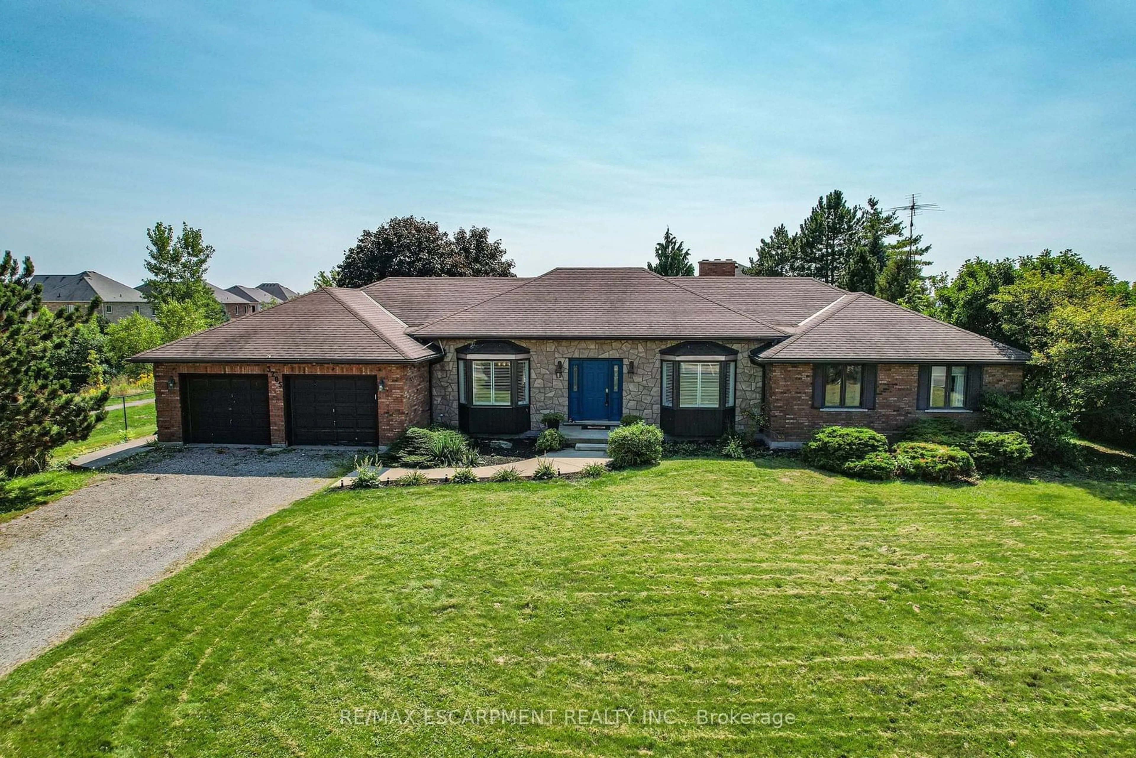 Home with brick exterior material for 3205 Binbrook Rd, Hamilton Ontario L0R 1C0