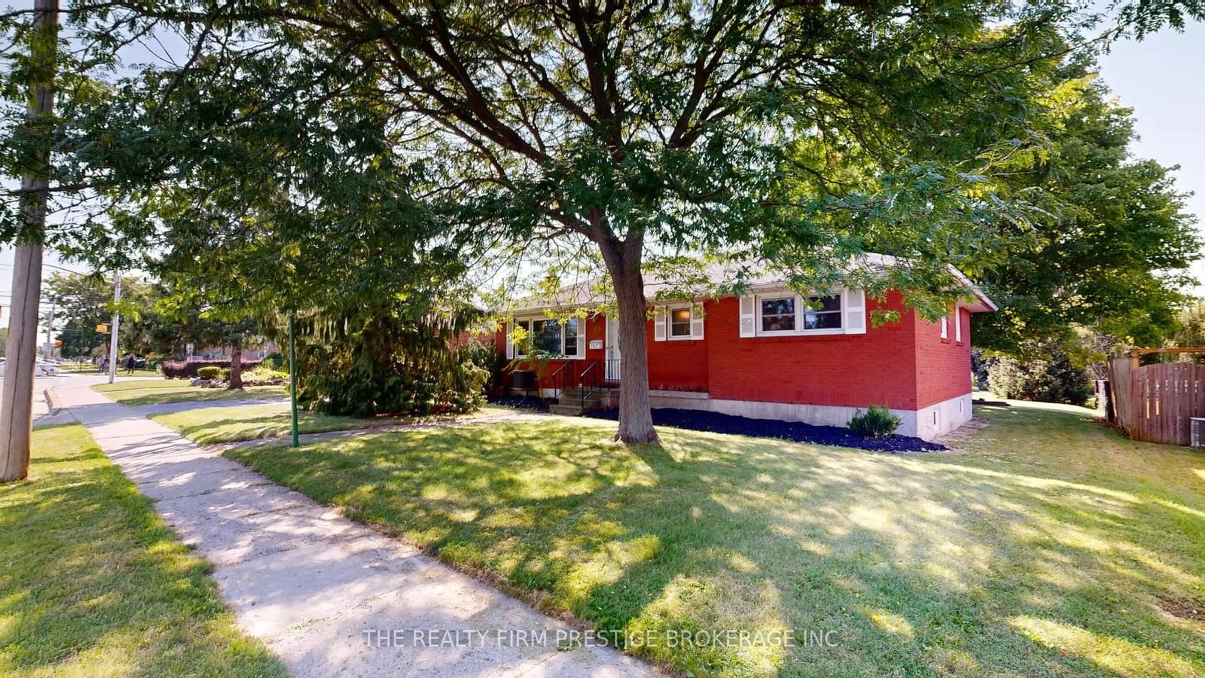 Frontside or backside of a home, the street view for 167 Chestnut St, St. Thomas Ontario N5R 2B3