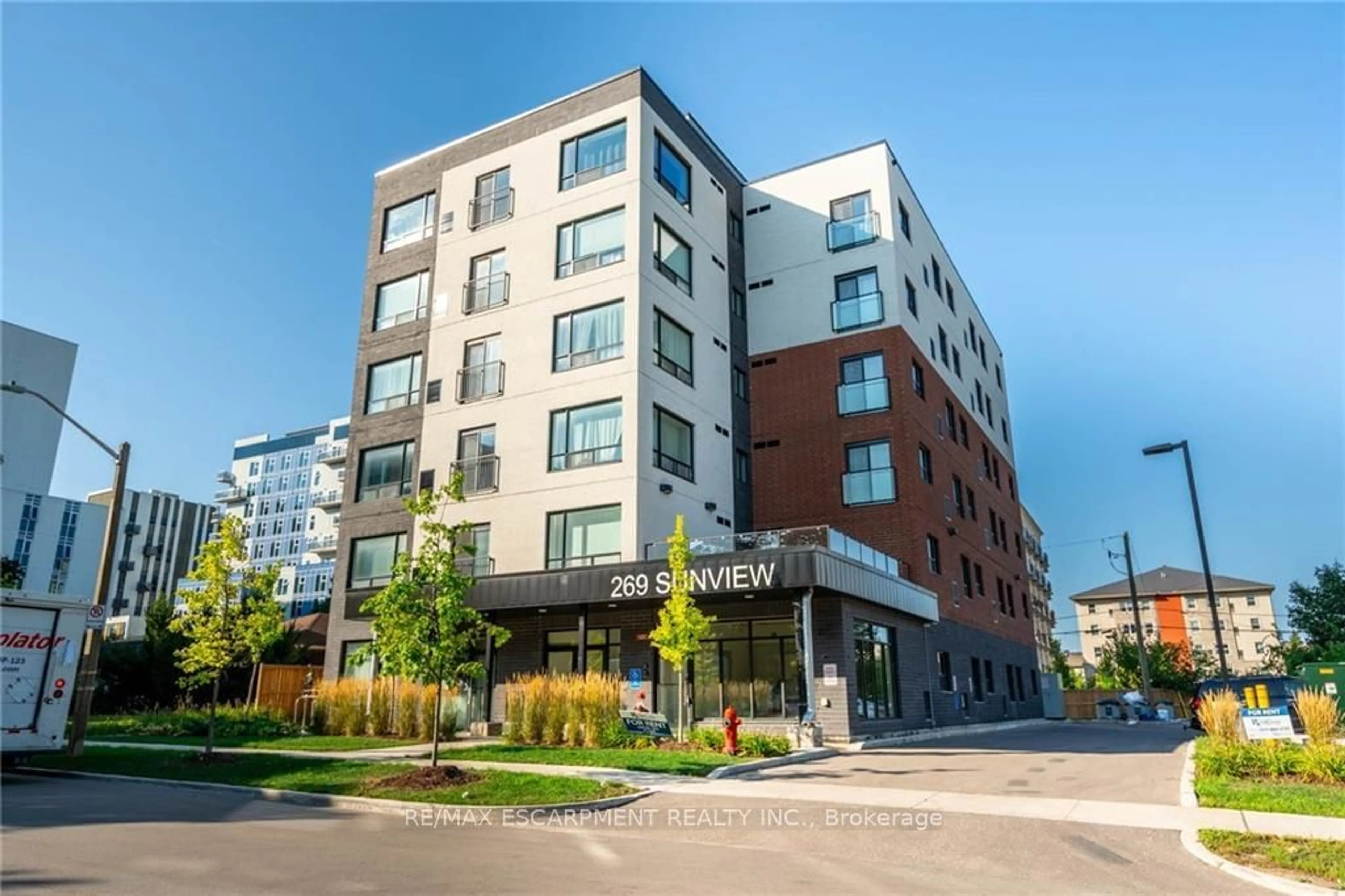 A pic from exterior of the house or condo for 269 SUNVIEW St #102, Waterloo Ontario N2L 3V8