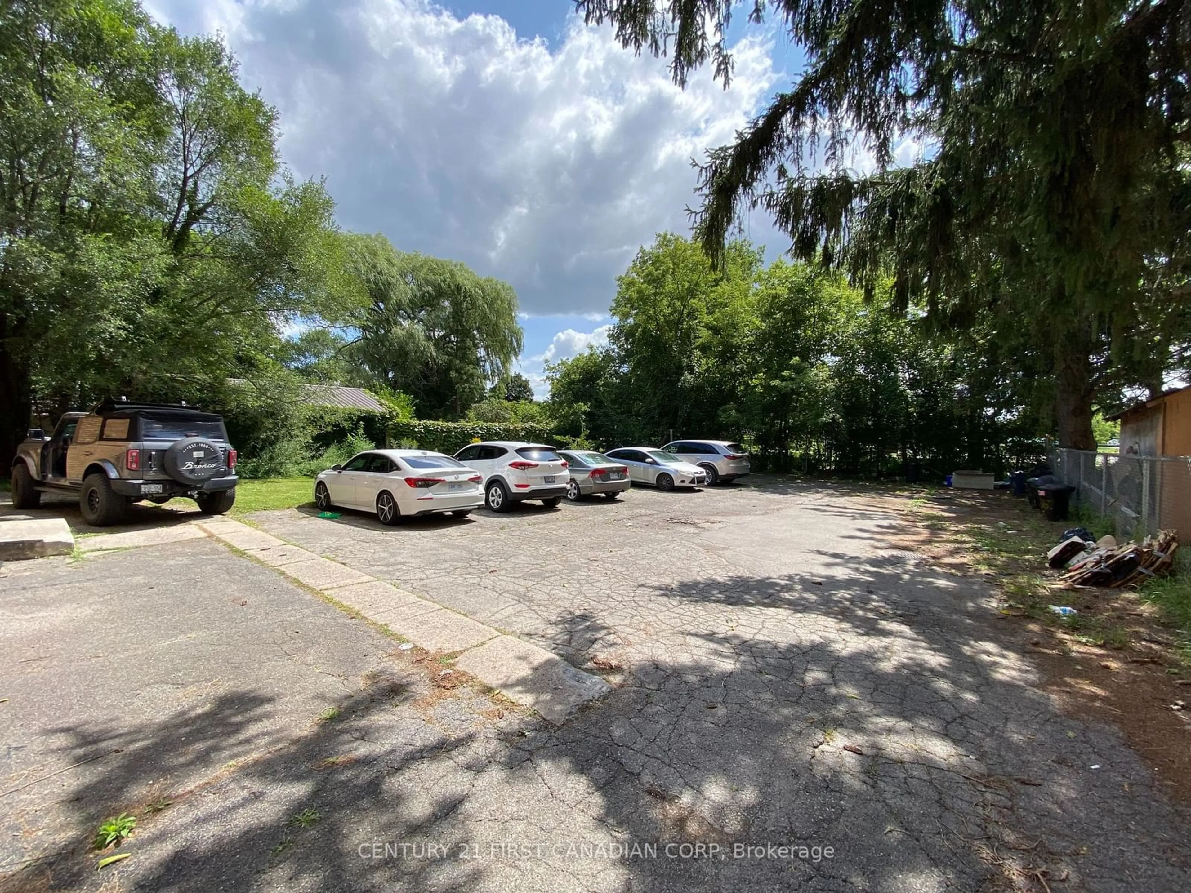 Parking for 1567 Allen Pl, London Ontario N5W 2V9