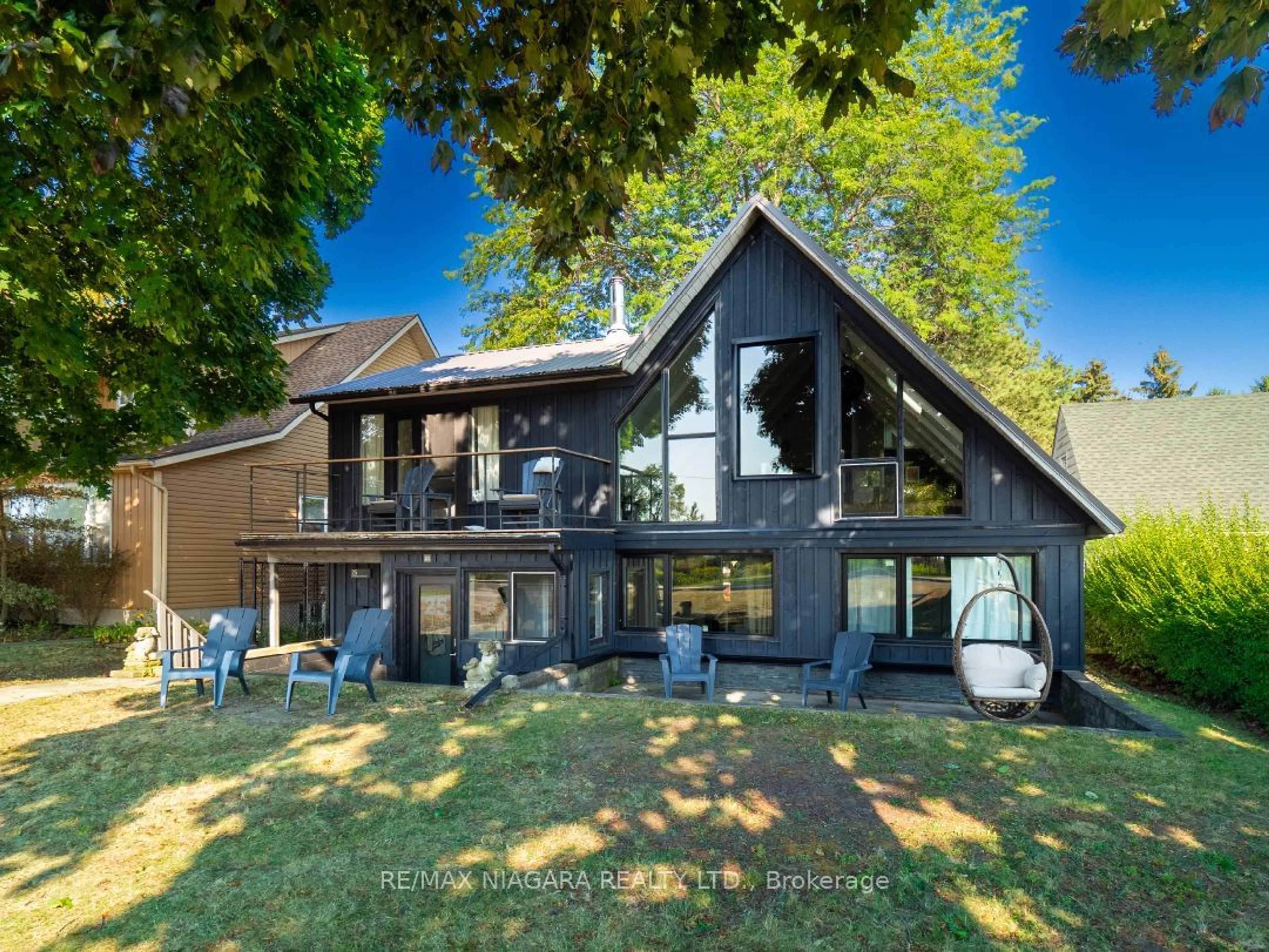 Frontside or backside of a home for 25 Lakeshore Rd, Port Colborne Ontario L3K 2S2