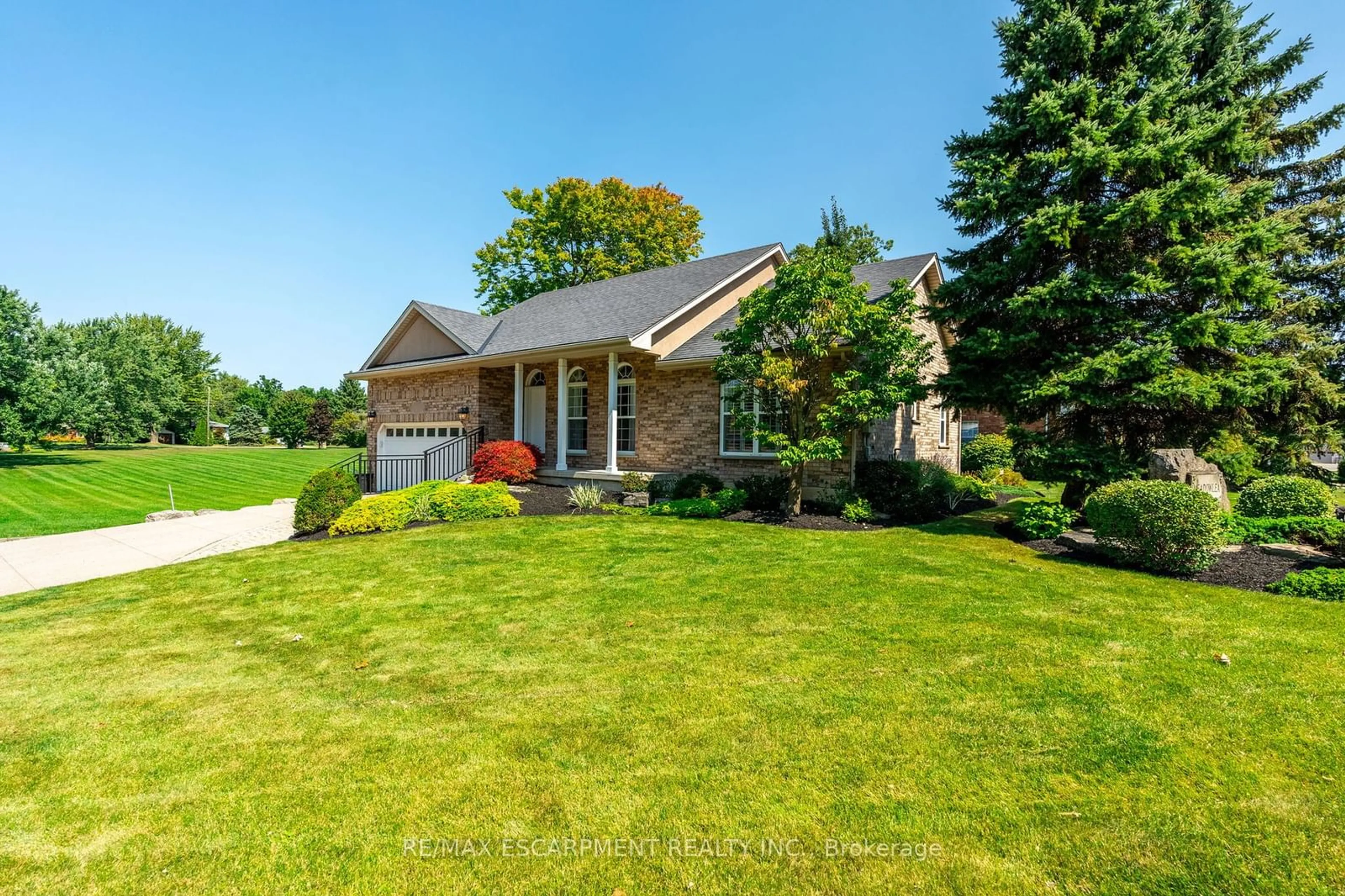 Frontside or backside of a home, cottage for 1 Meadowlea Crt, Haldimand Ontario N3W 2N4