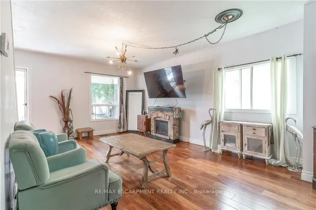 Additional property image - 15 Agnes St