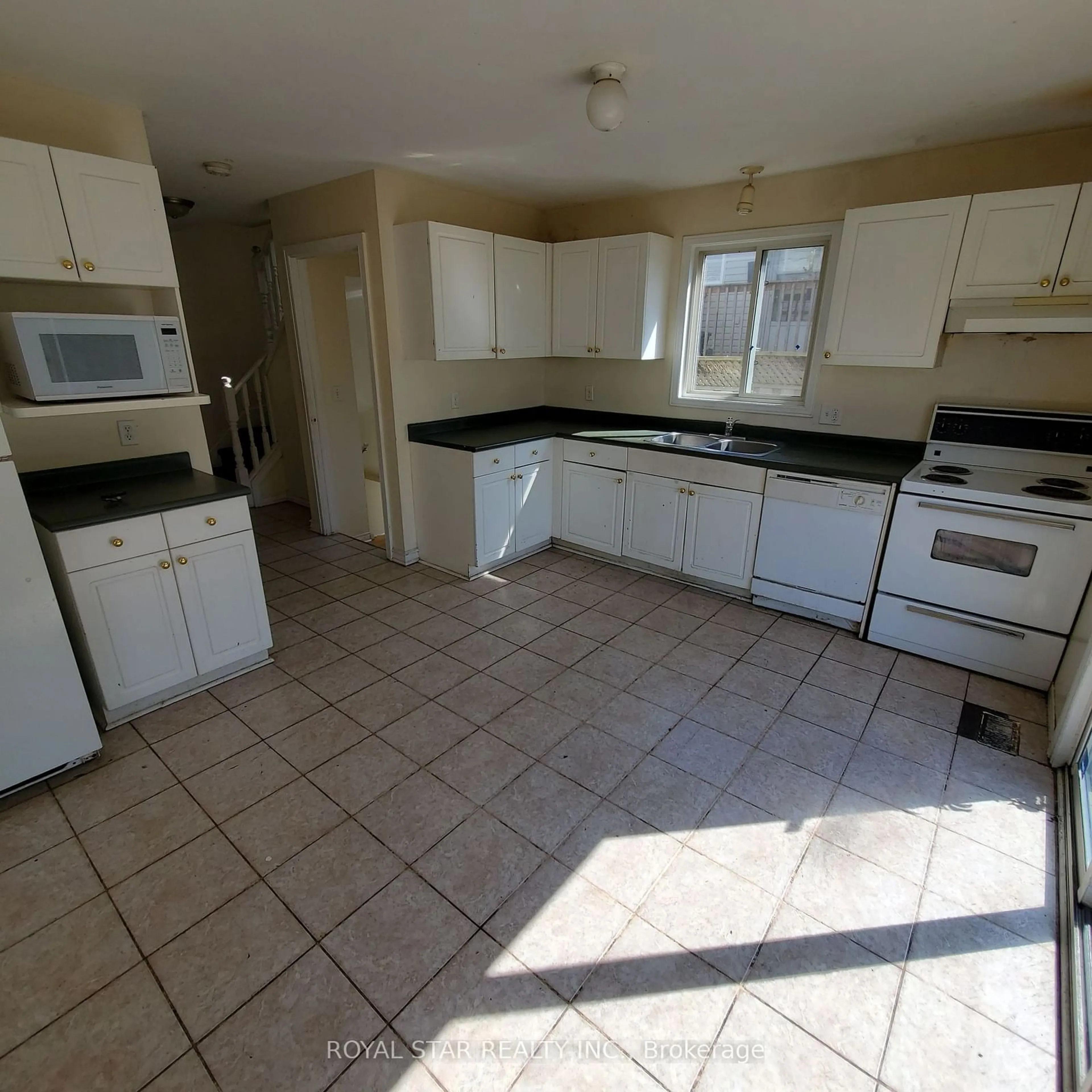 Standard kitchen for 119 Thurman Circ, London Ontario N5V 4Z2