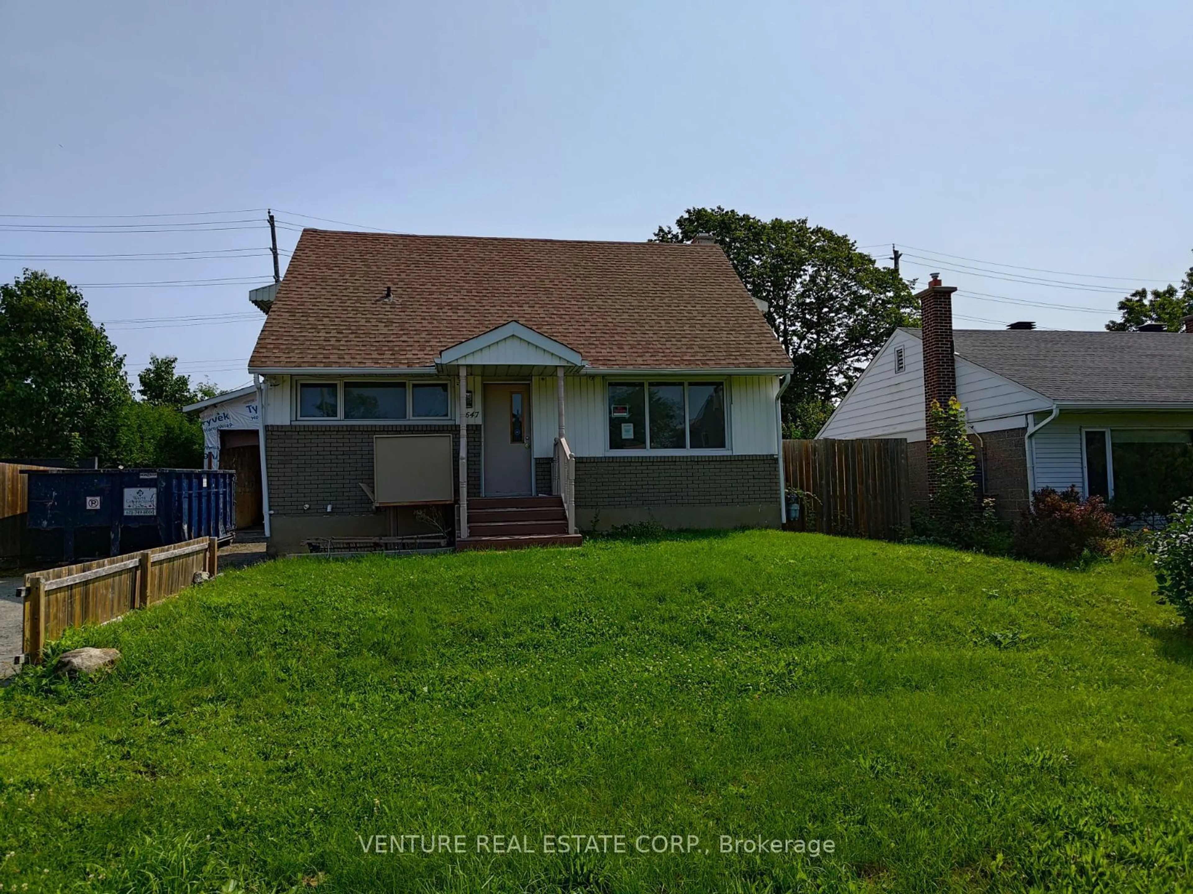 Frontside or backside of a home for 2647 Ayers Ave, Ottawa Ontario K1V 7W7