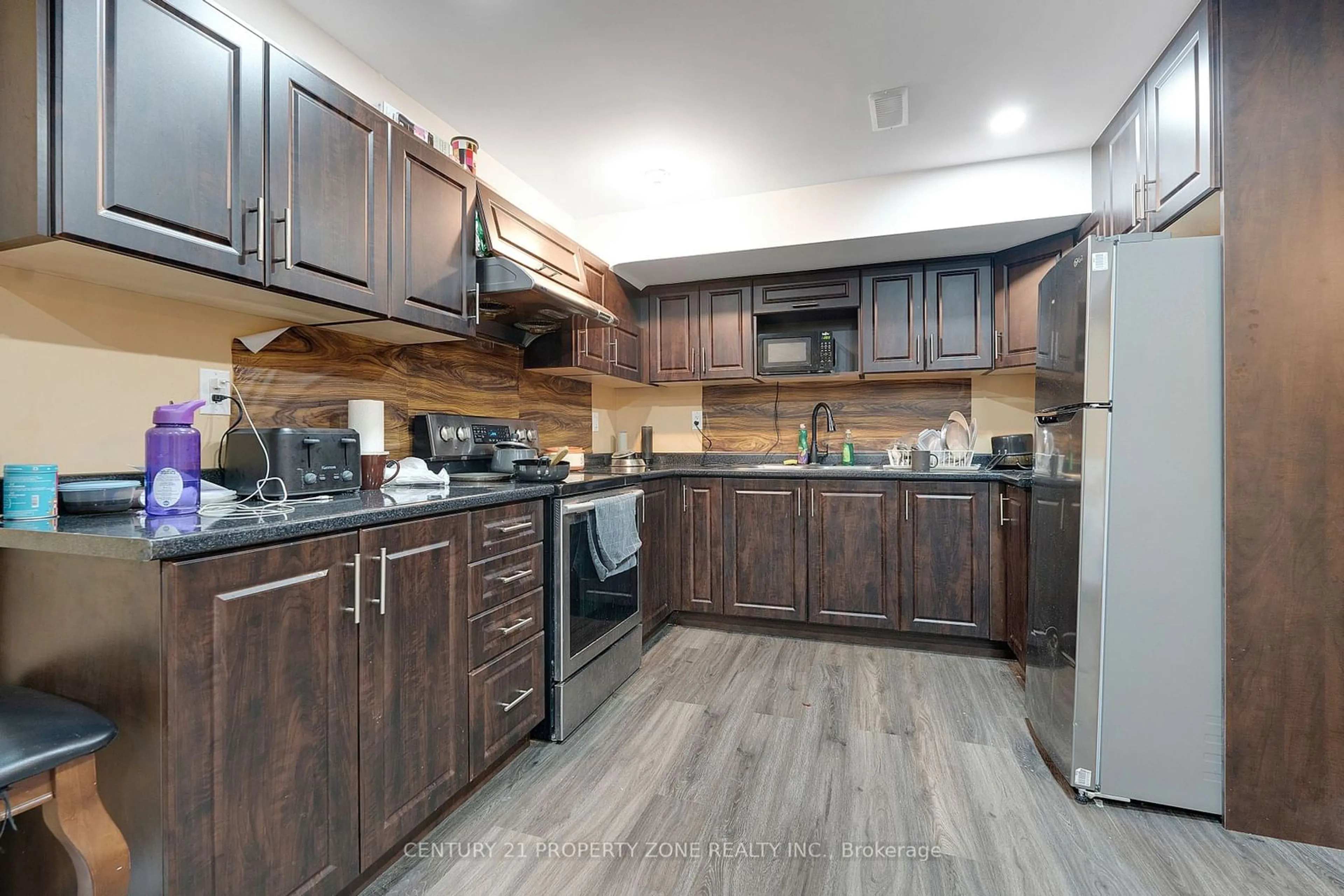 Standard kitchen, wood floors, cottage for 18 Wilmot Rd, Brantford Ontario N3T 5L5