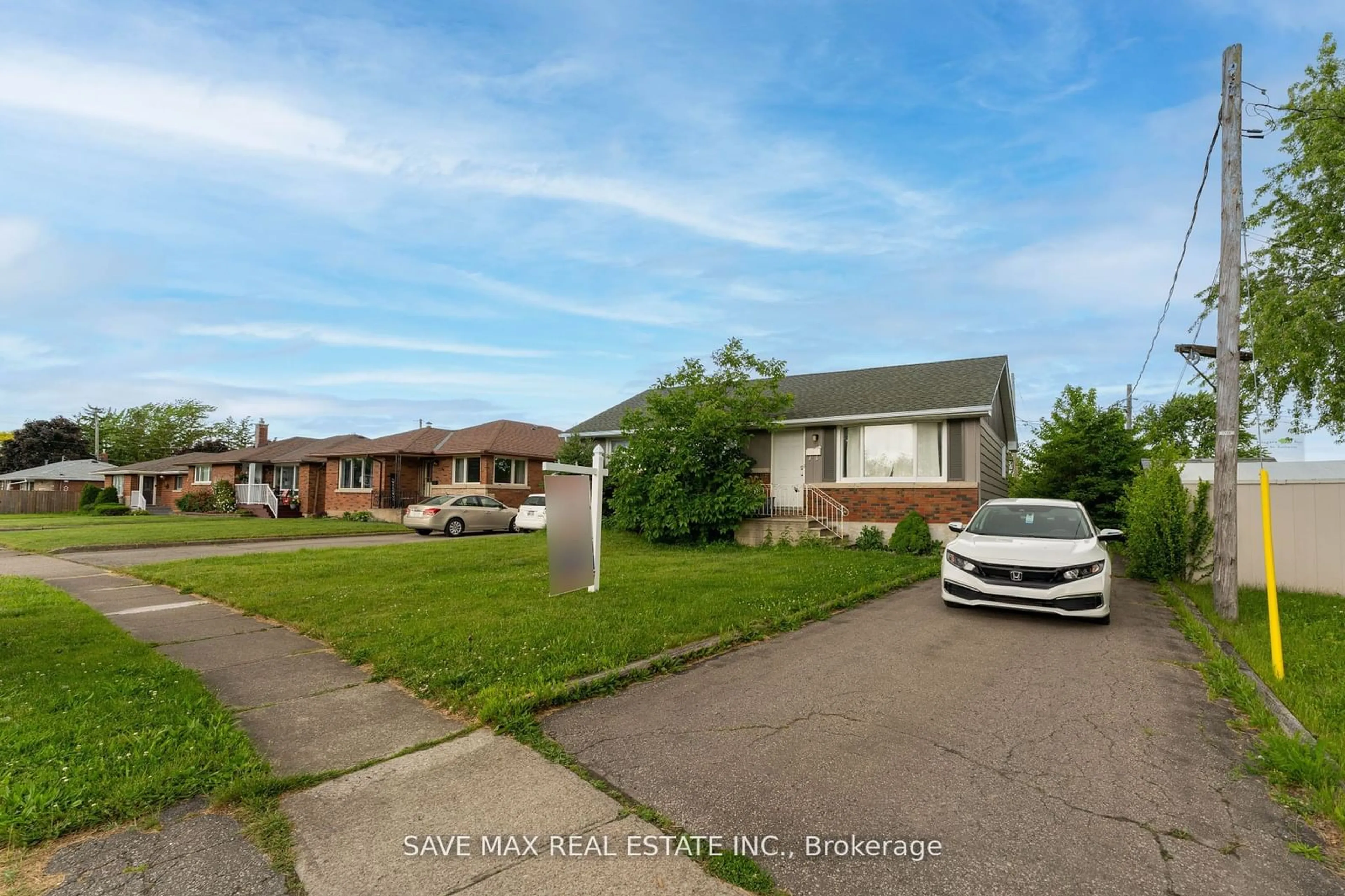 Frontside or backside of a home for 52 Broderick Ave, Niagara Falls Ontario L2V 2J1