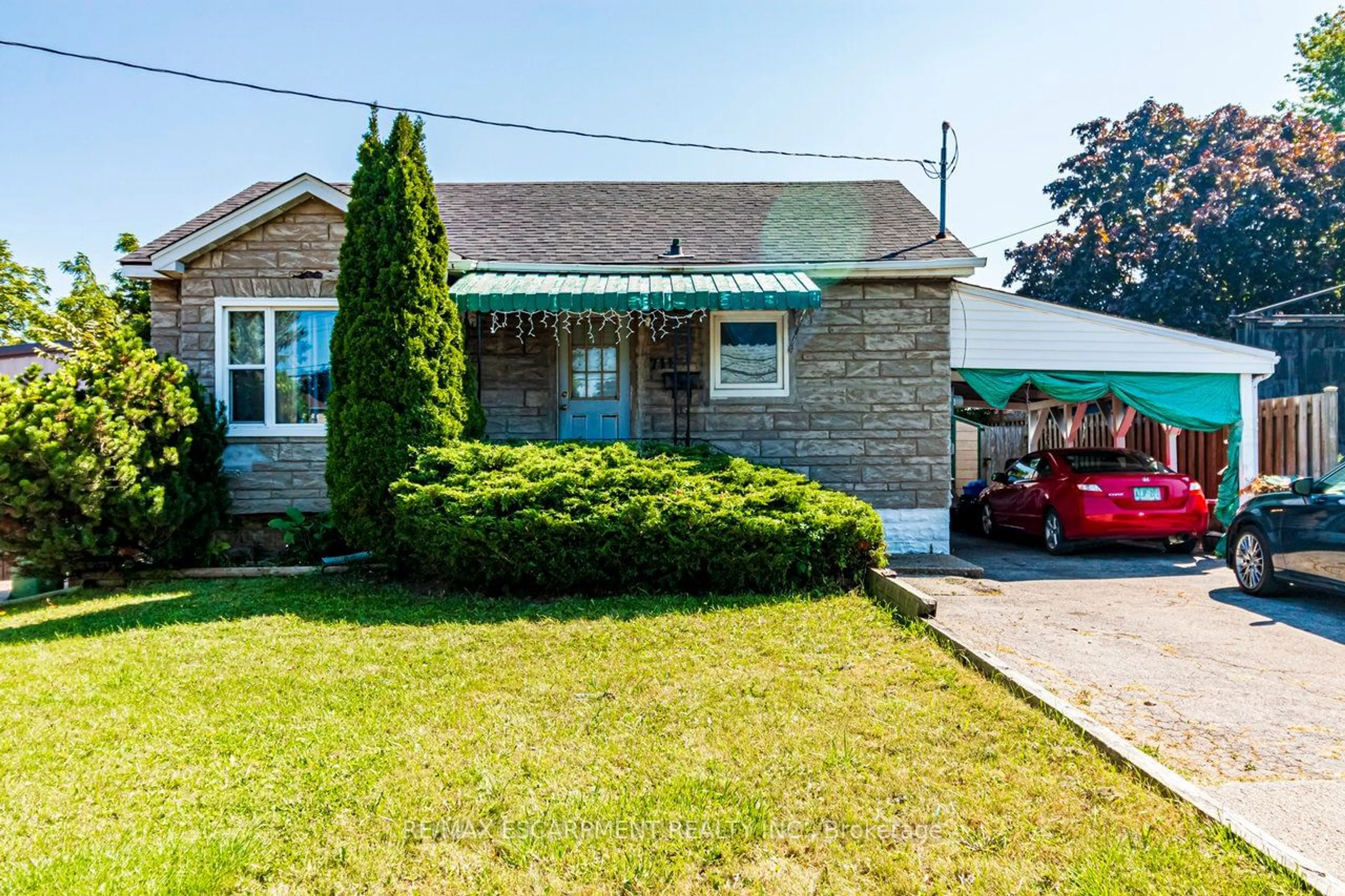 Frontside or backside of a home for 711 Upper Wellington St, Hamilton Ontario L9A 3R3