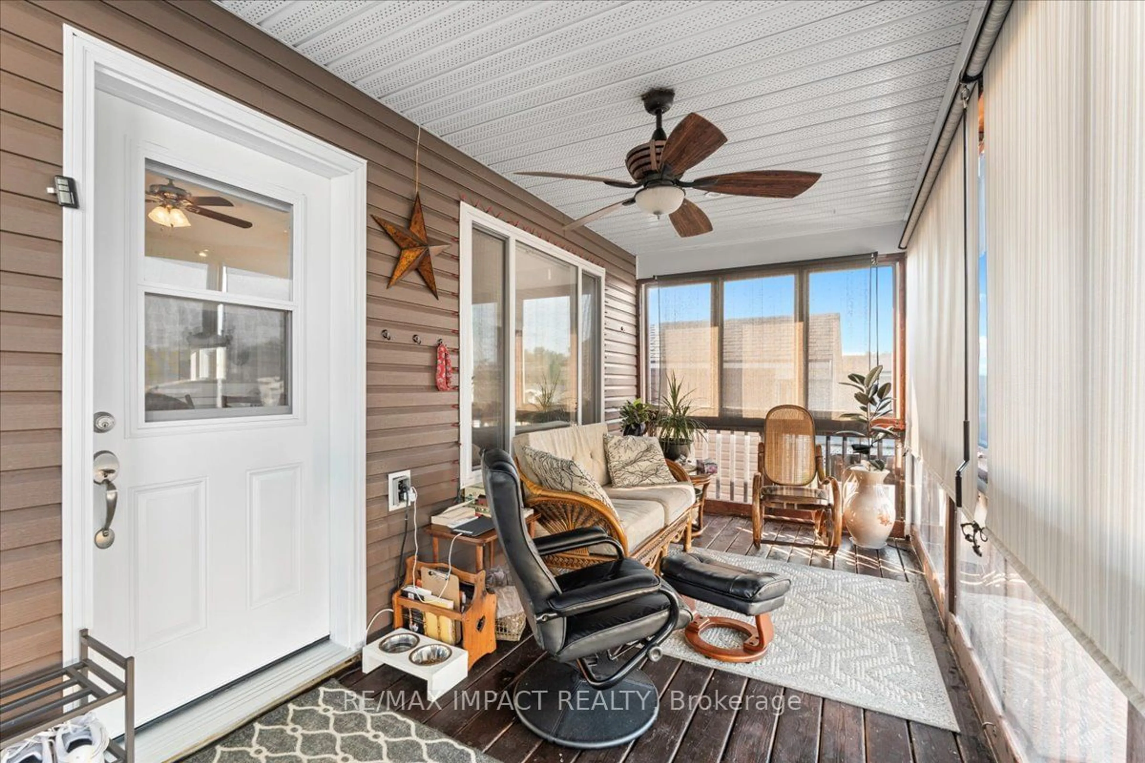 Indoor entryway, wood floors for 10 Annette Blvd, Quinte West Ontario K8N 4Z3