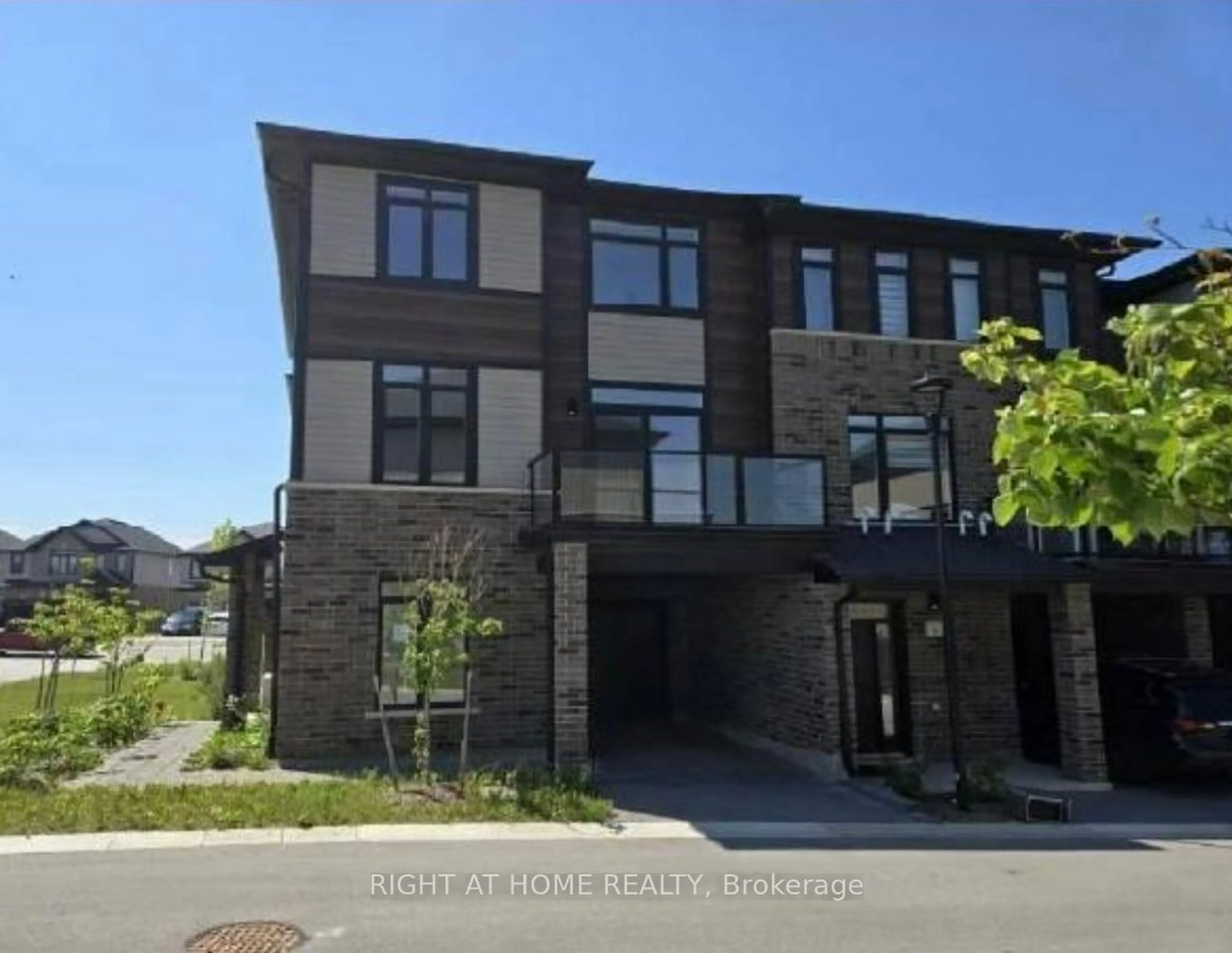 A pic from exterior of the house or condo, the front or back of building for 2610 KETTERING Pl #1, London Ontario N6M 0J4