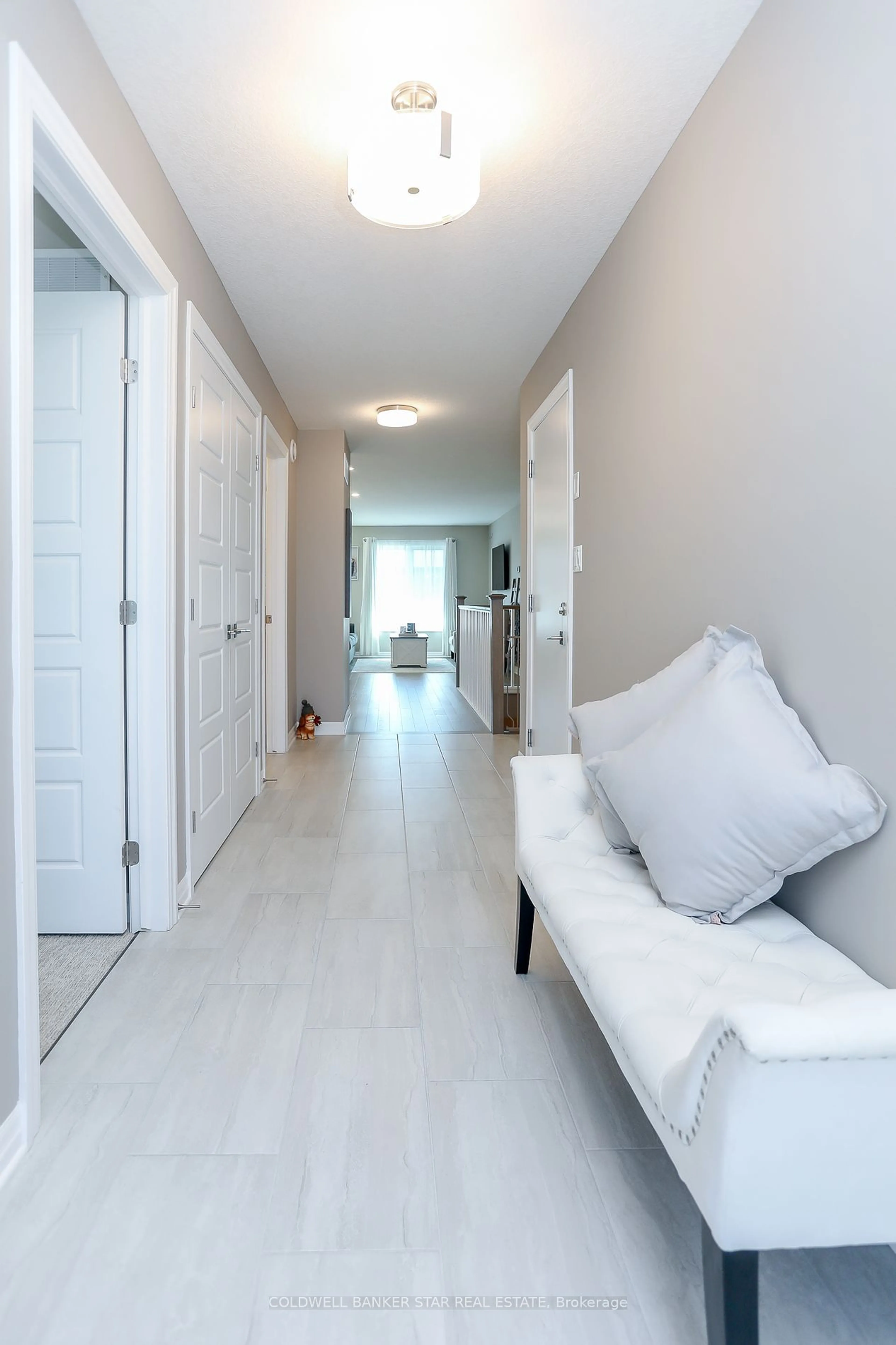 Indoor entryway, wood floors for 23 Feathers Crossing, St. Thomas Ontario N5R 0M4