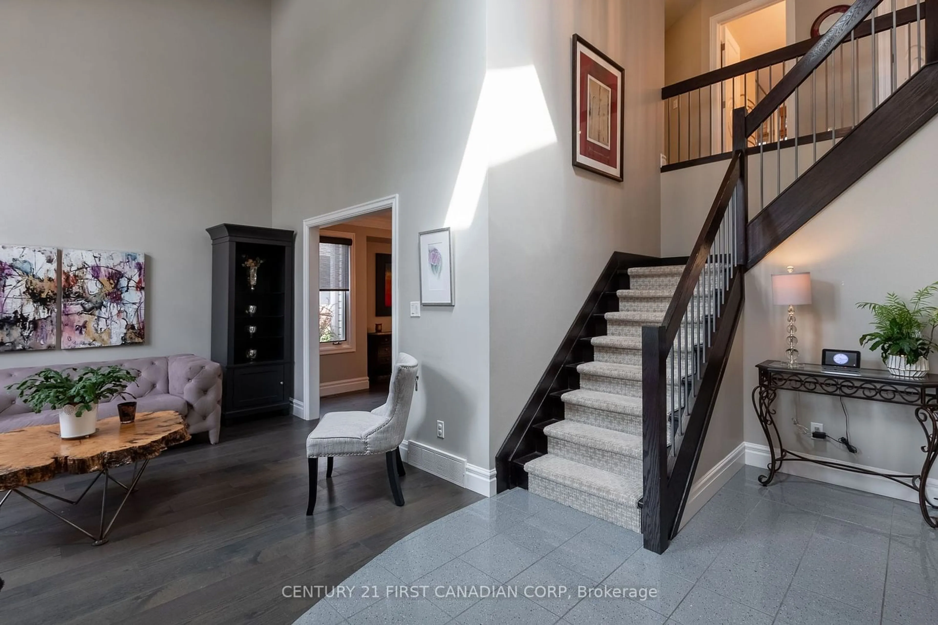 Indoor foyer, wood floors for 90 Carriage Hill Dr, London Ontario N5X 3W9