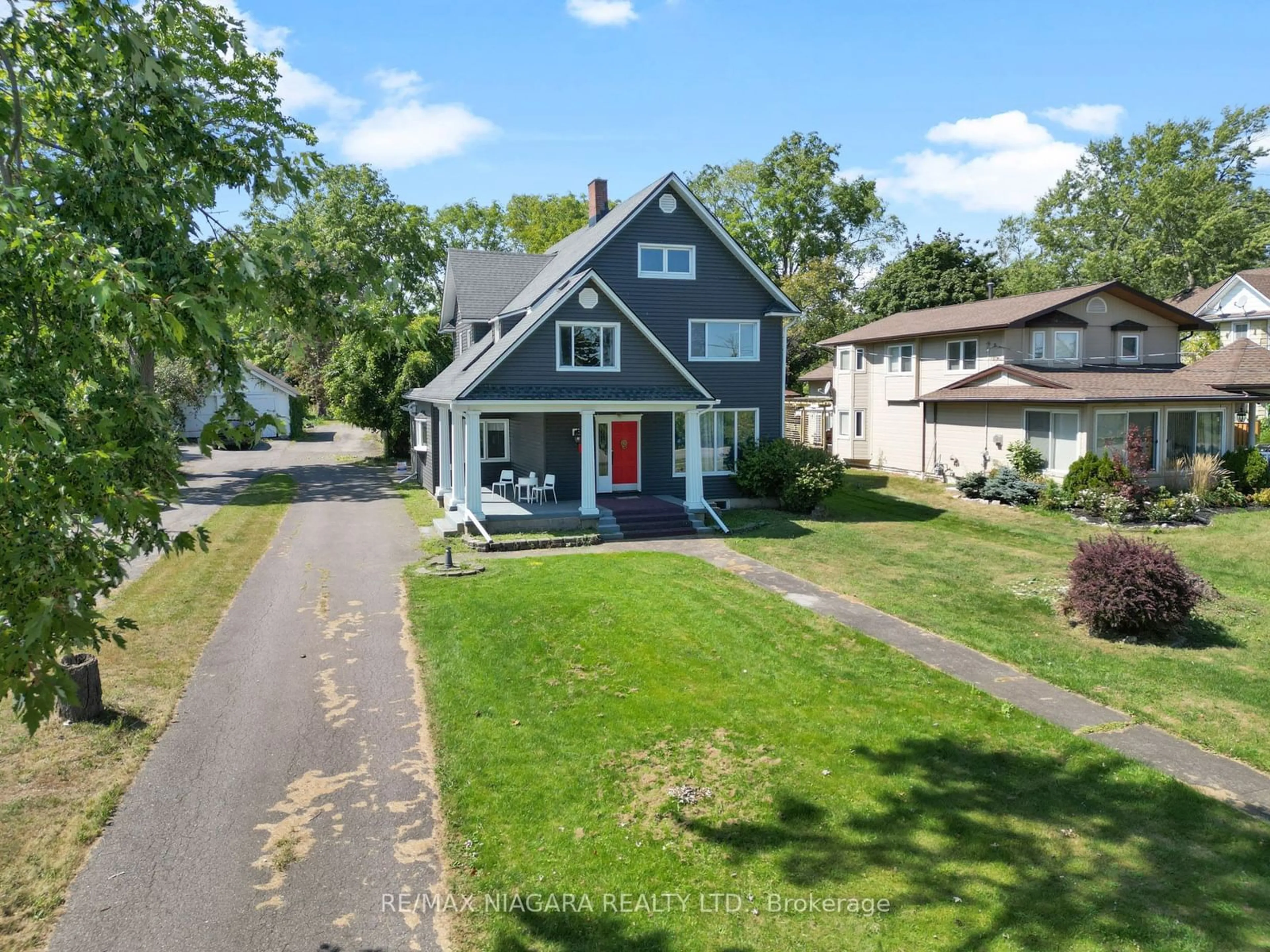 Frontside or backside of a home, the street view for 463 Niagara Blvd, Fort Erie Ontario L2A 3H2