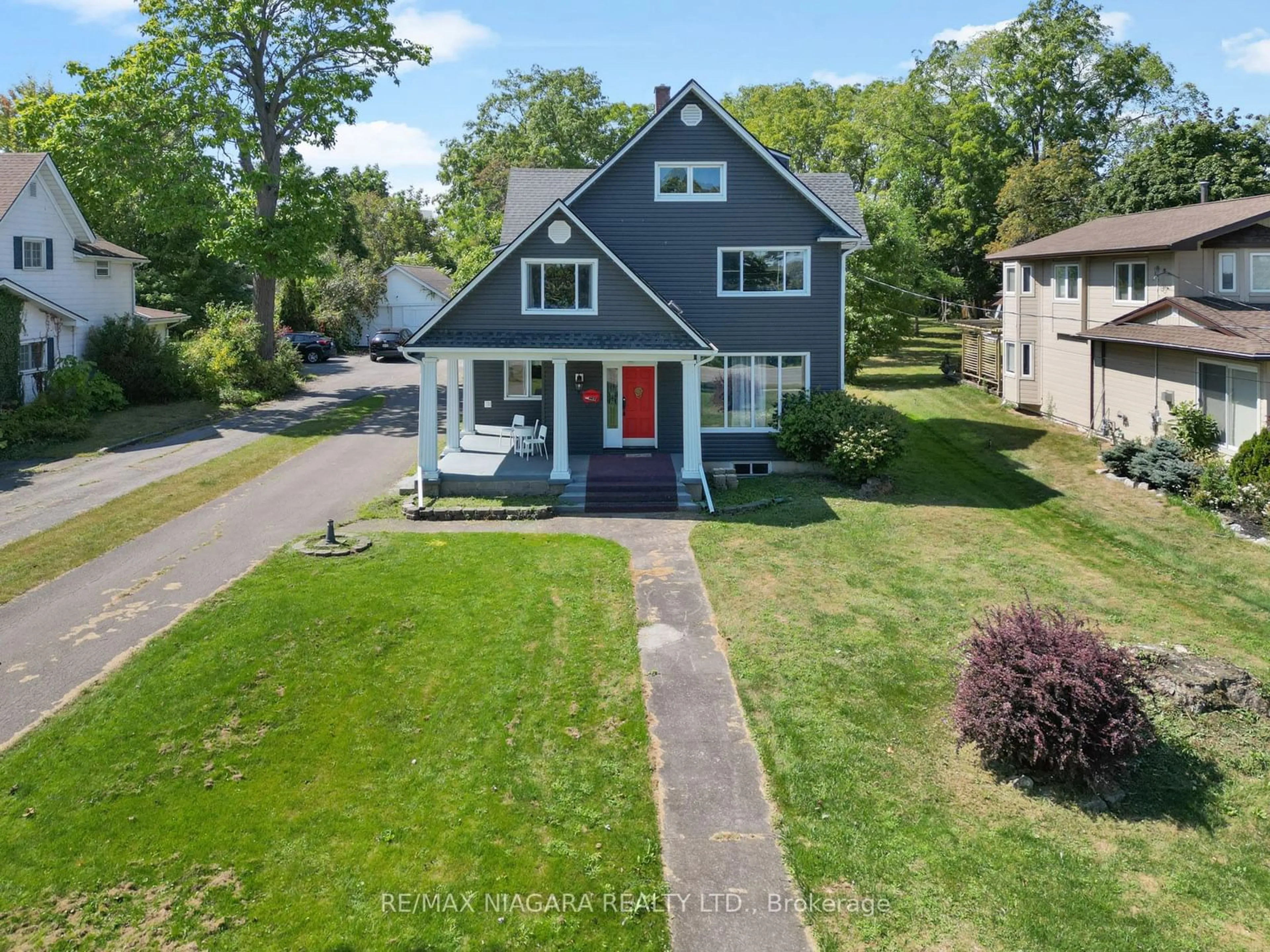 Frontside or backside of a home, the street view for 463 Niagara Blvd, Fort Erie Ontario L2A 3H2