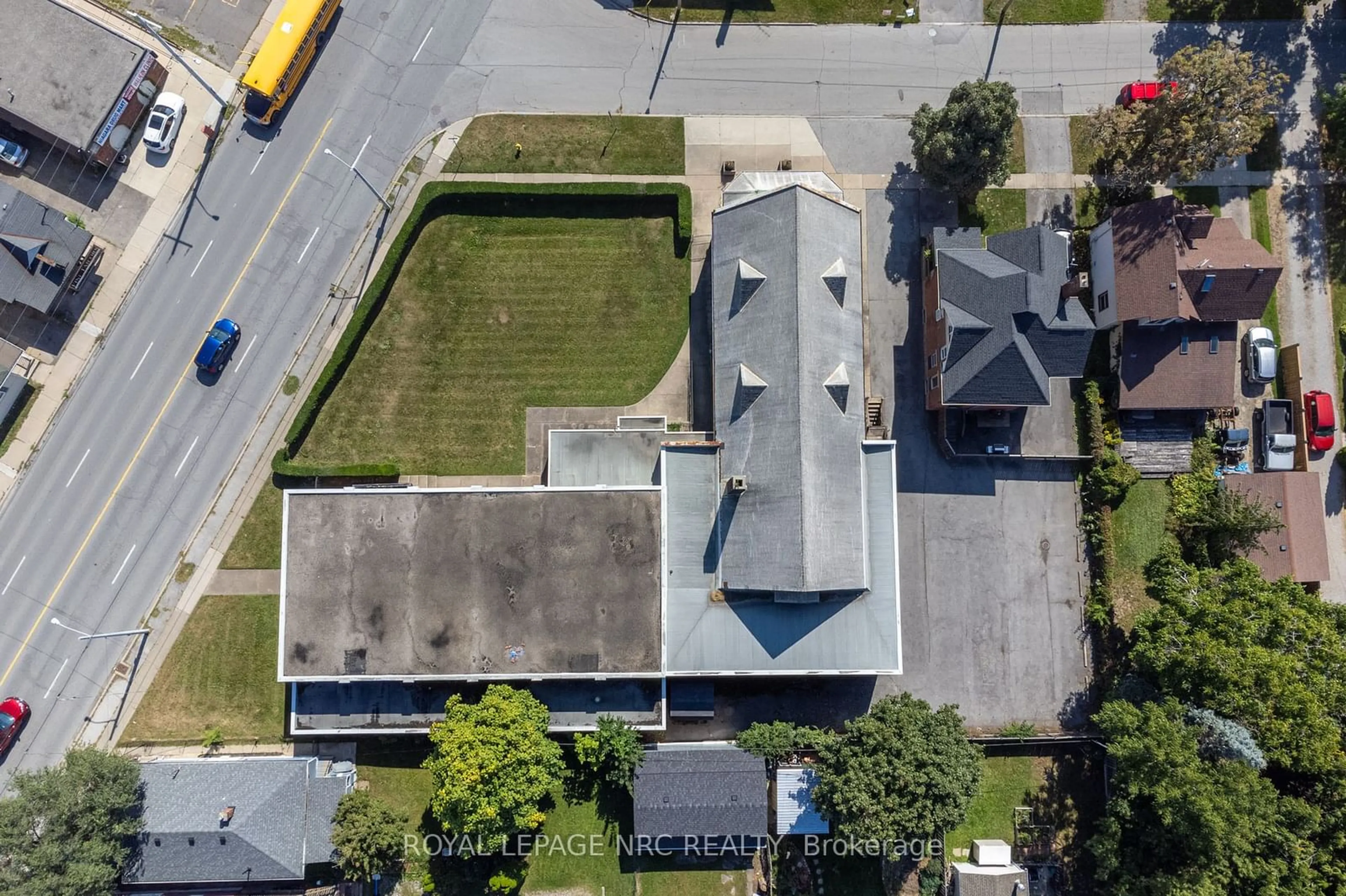 Frontside or backside of a home, the street view for 103 Maple St, St. Catharines Ontario L2R 2B4