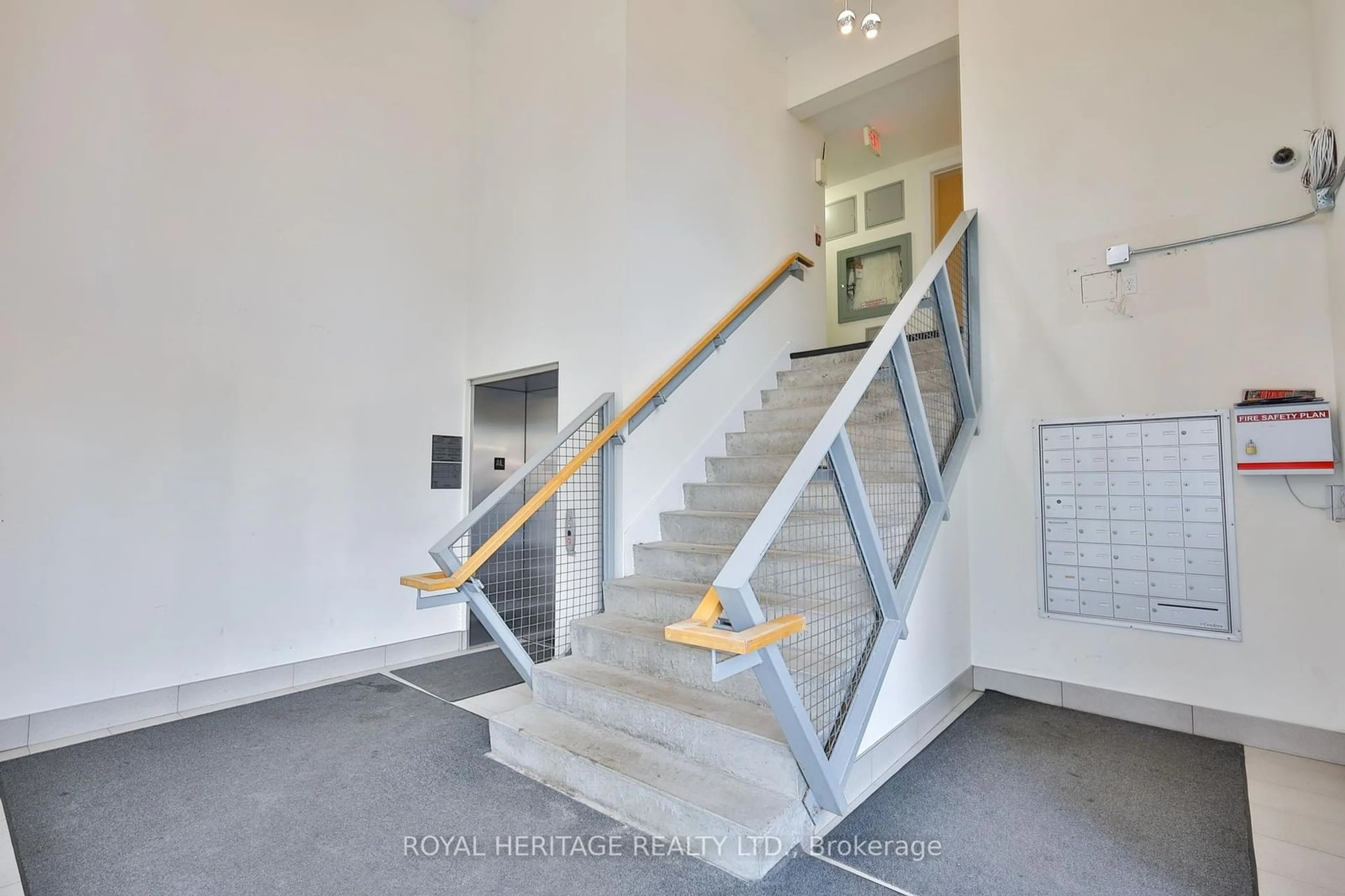 Stairs for 360 Cumberland St #306, Ottawa Ontario K1N 7J5