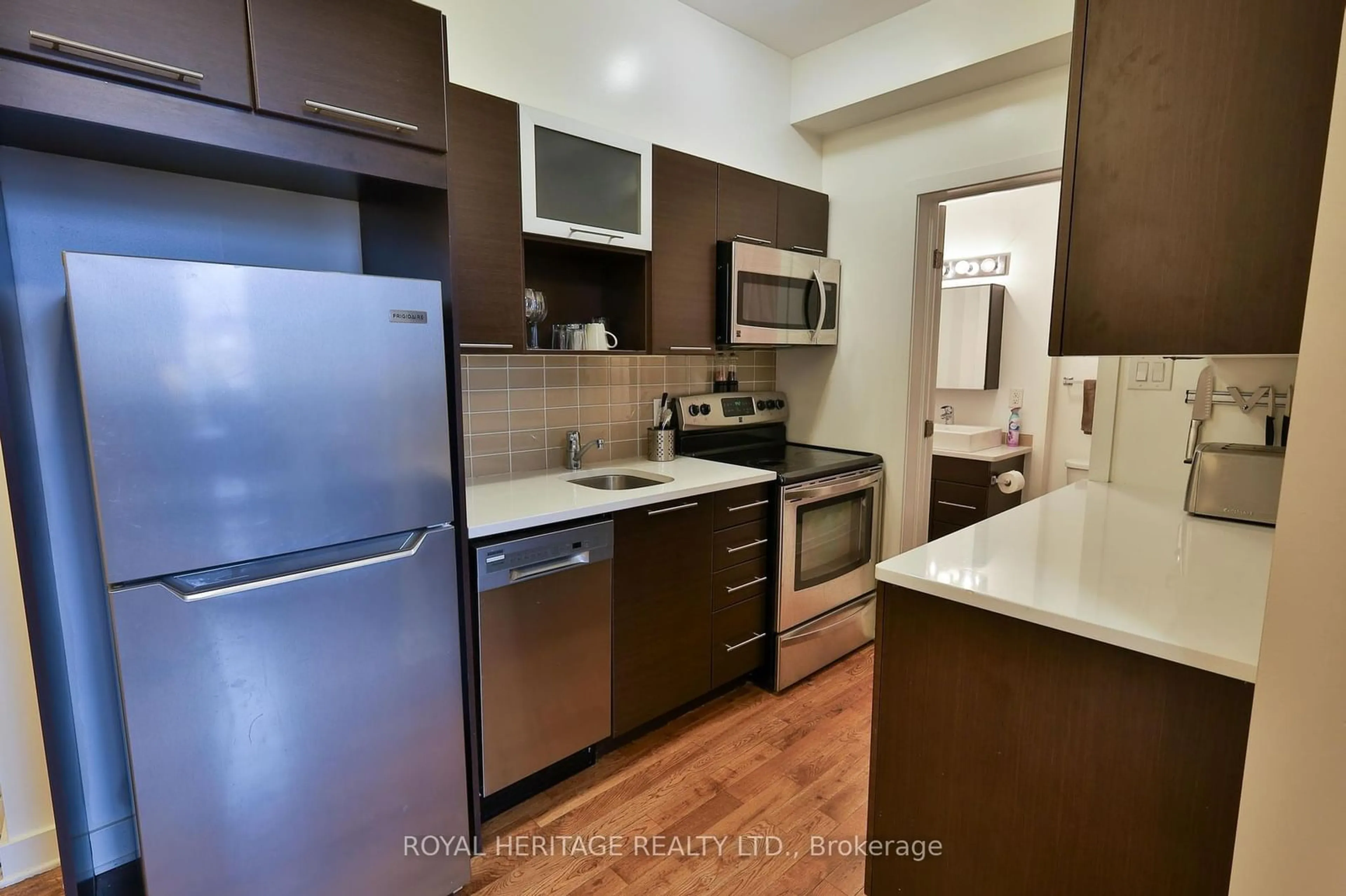 Standard kitchen, wood floors for 360 Cumberland St #306, Lower Town - Sandy Hill Ontario K1N 7J5