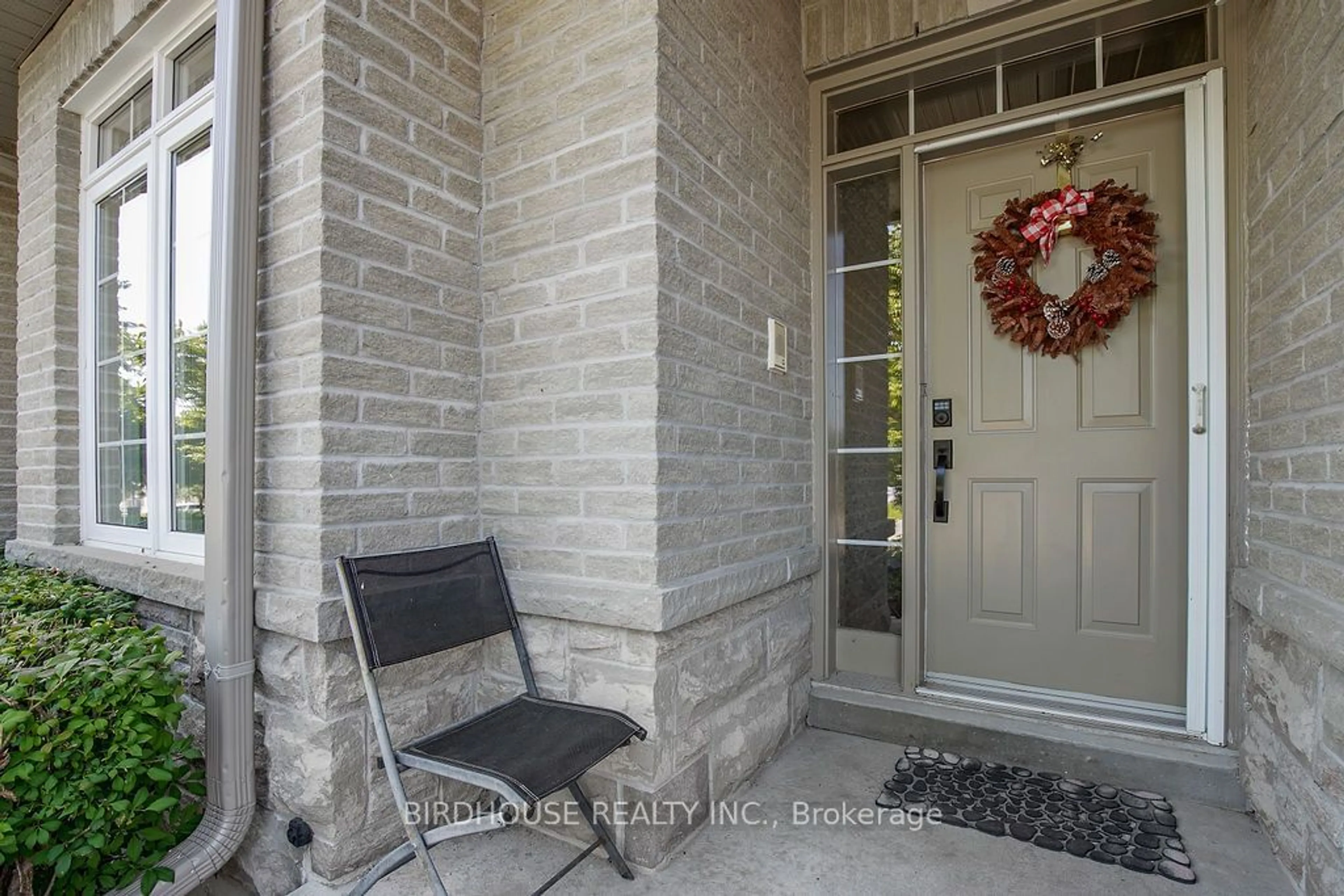 Indoor entryway, cement floor for 31 Rivermill Blvd #7F, Kawartha Lakes Ontario K9V 6K6