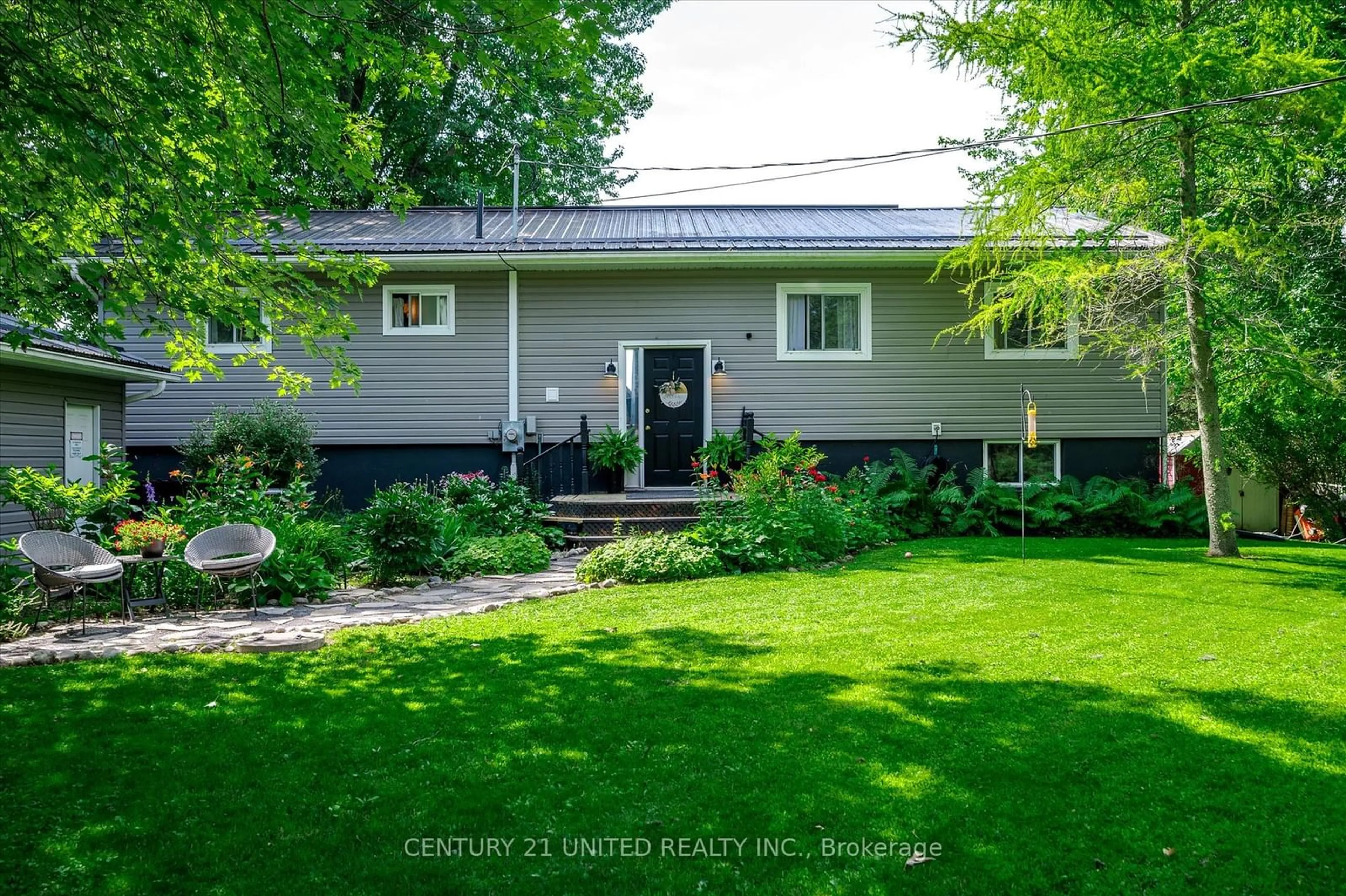 Frontside or backside of a home, cottage for 1169 Roger Pl, Smith-Ennismore-Lakefield Ontario K0L 1T0