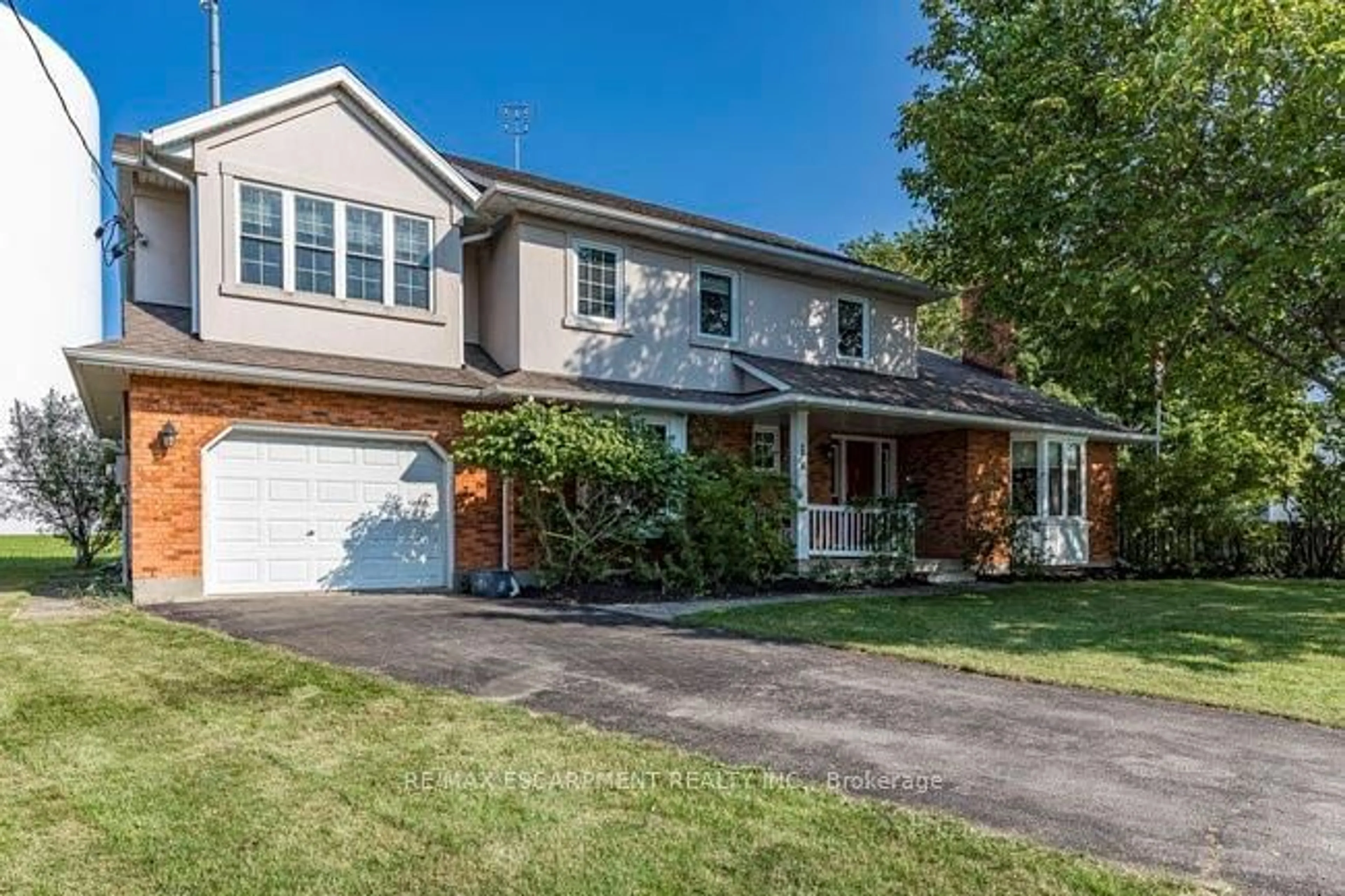 Frontside or backside of a home, cottage for 12 Ridge Point Dr, St. Catharines Ontario L2T 2S9