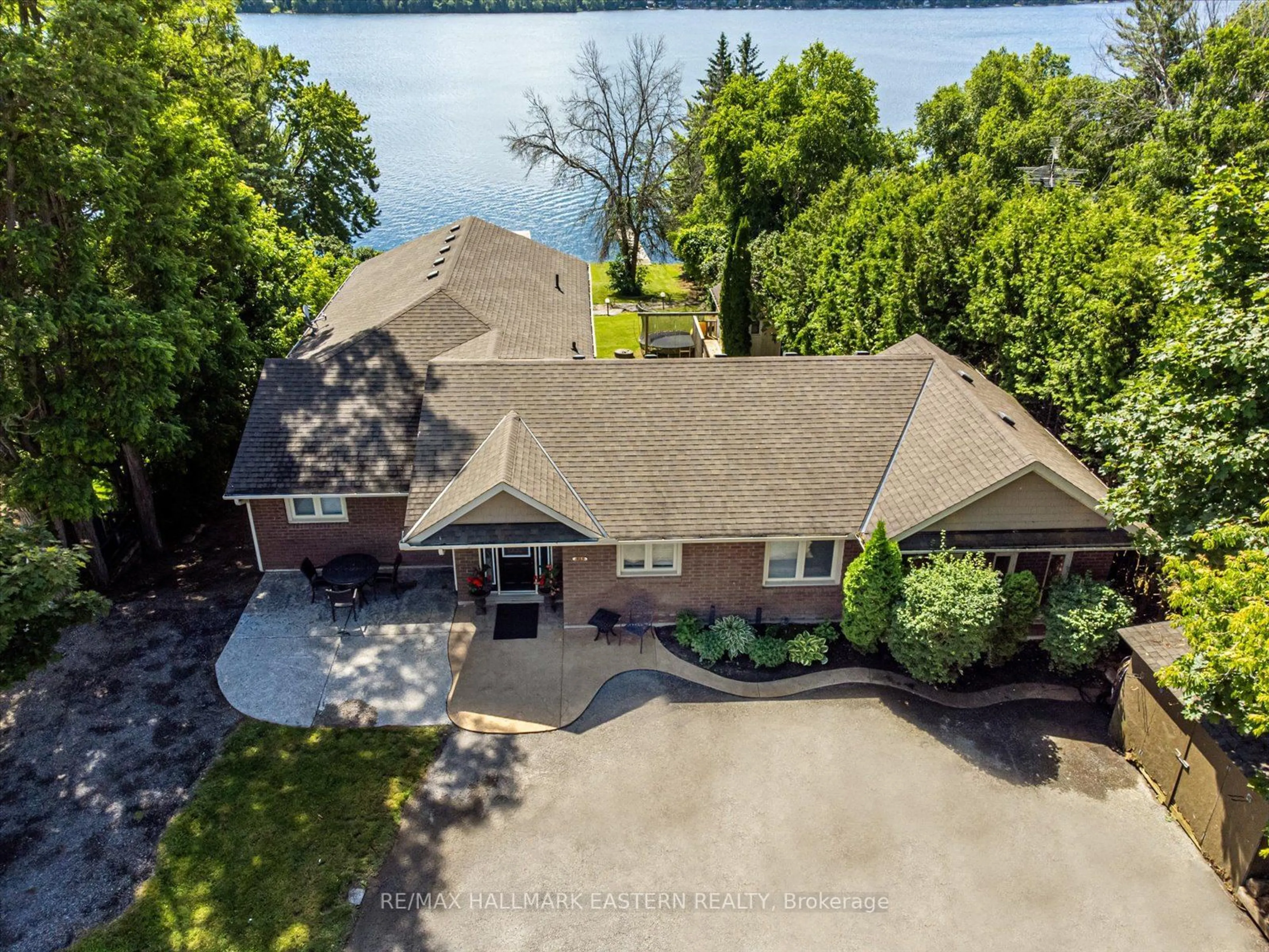 Frontside or backside of a home, cottage for 923 Skyline Rd, Smith-Ennismore-Lakefield Ontario K0L 1T0