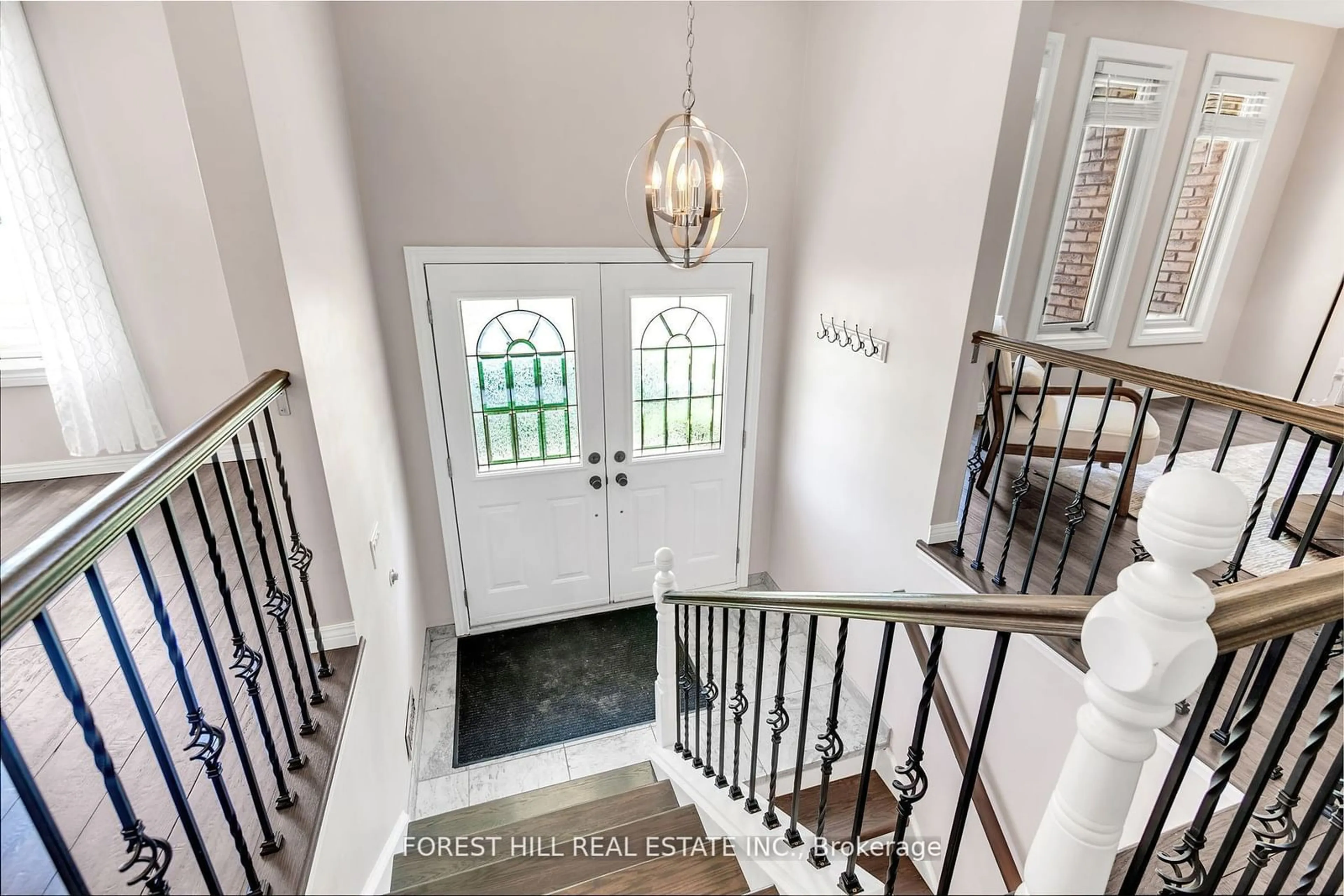 Indoor foyer for 45 Amberwood St, Hamilton Ontario L8J 1J1