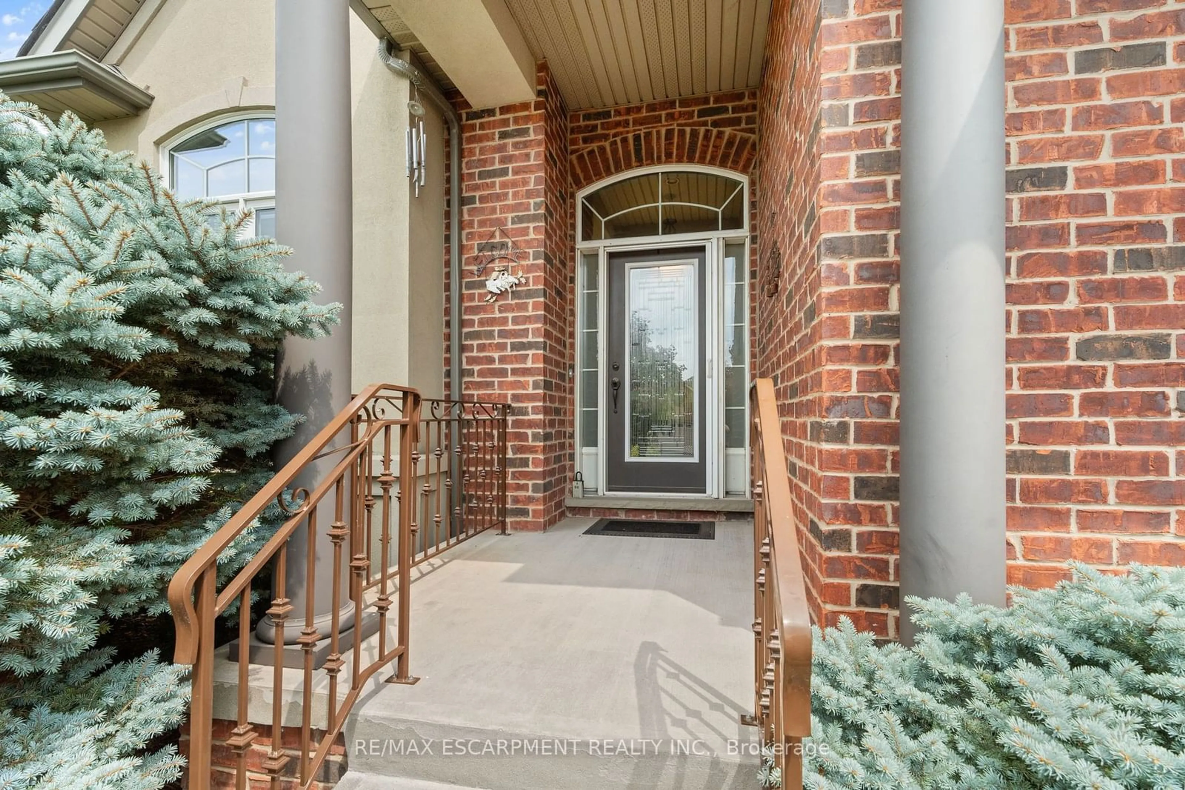 Indoor entryway for 26 Muirfield Tr, Welland Ontario L3B 6G7