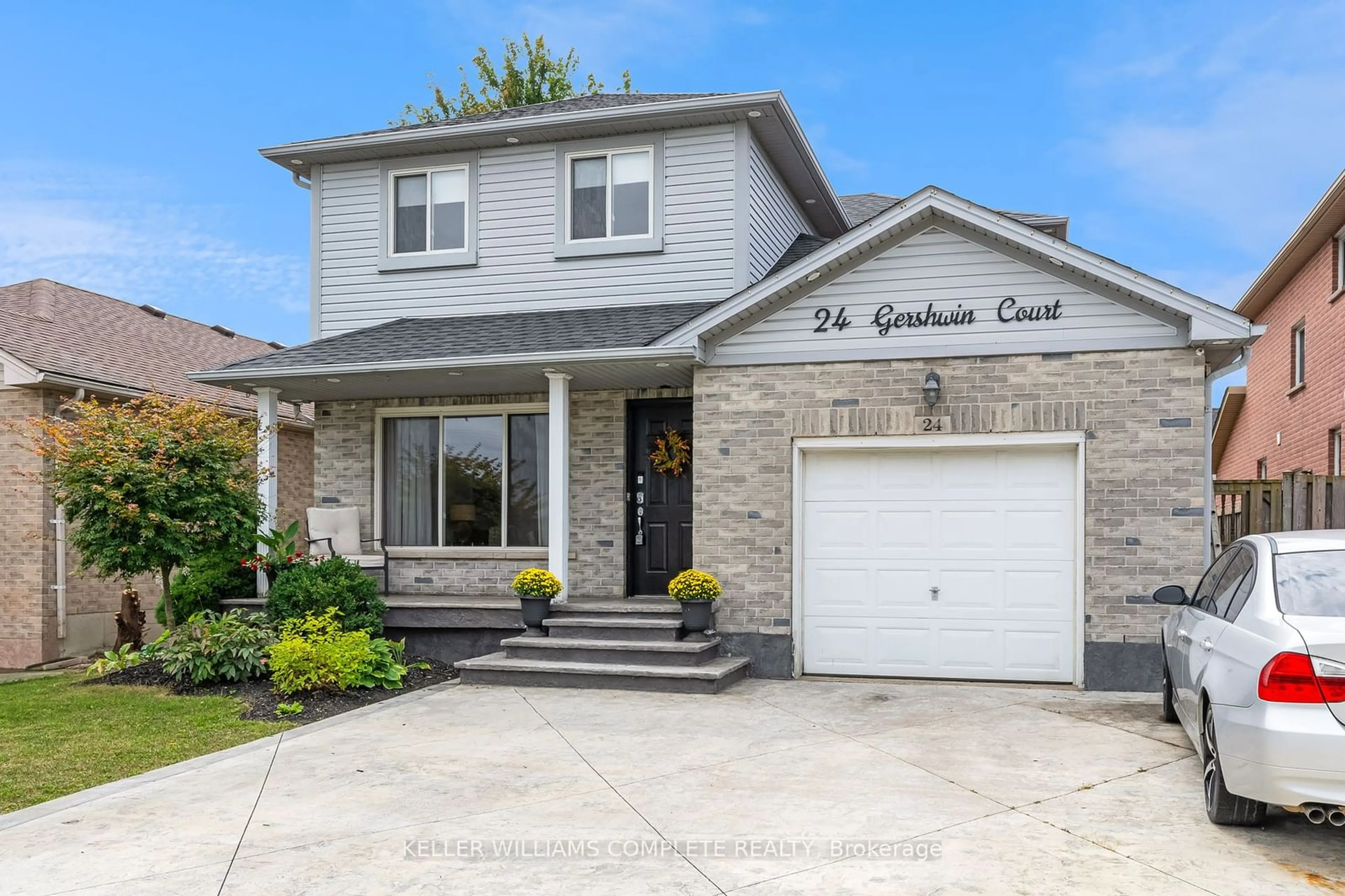 Frontside or backside of a home for 24 Gershwin Crt, Hamilton Ontario L8W 3Z4