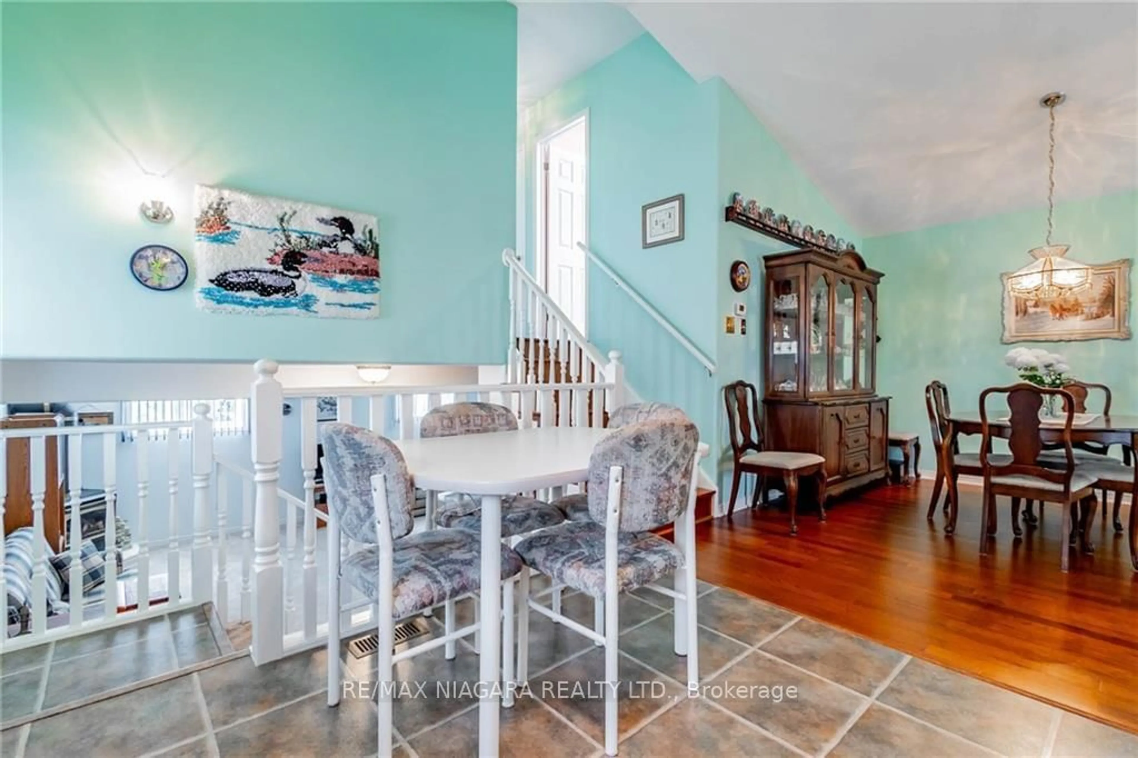 Dining room, wood floors, cottage for 7724 Cortina Cres, Niagara Falls Ontario L2H 3B4