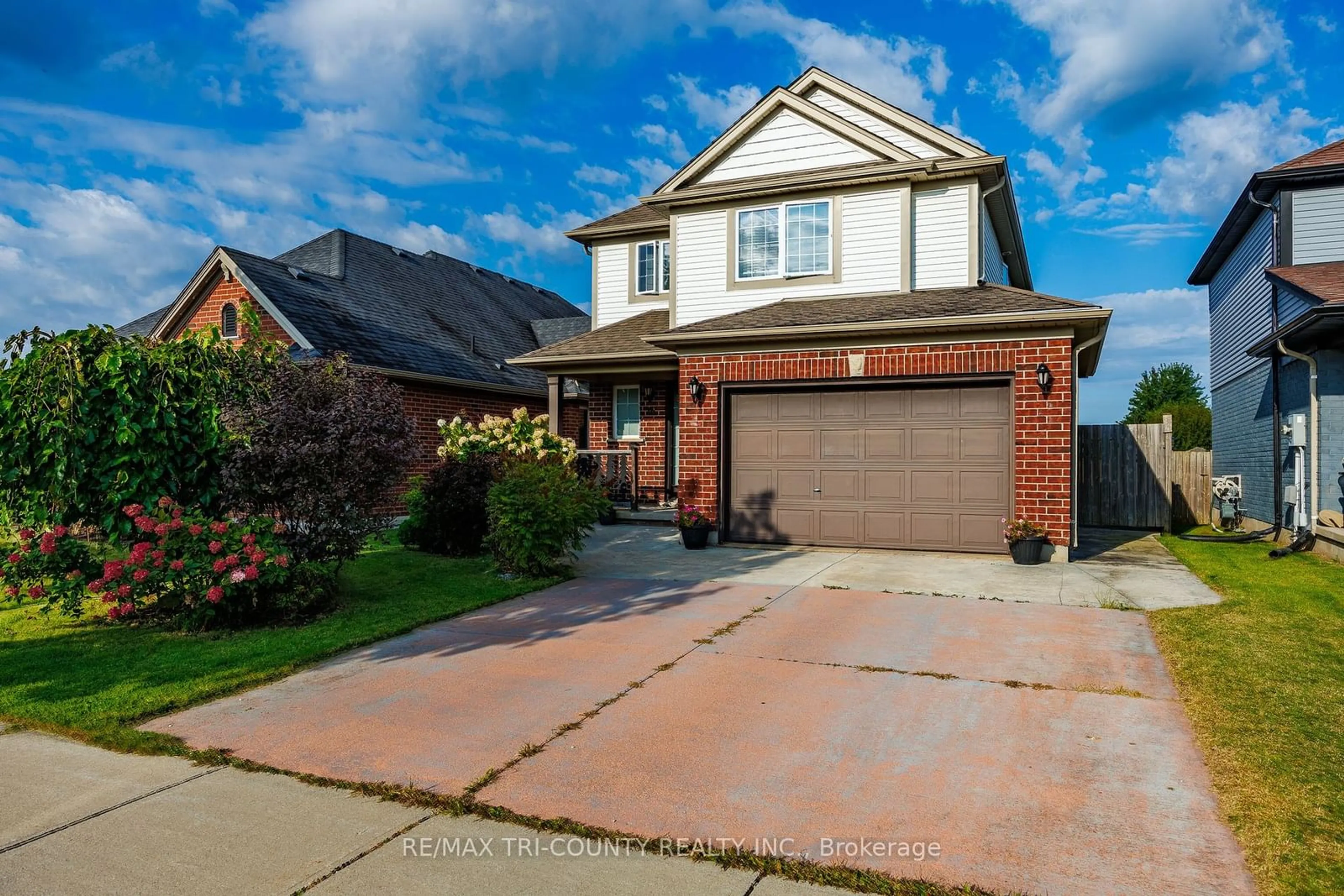 Frontside or backside of a home, the street view for 26 Peach Tree Blvd, St. Thomas Ontario N5R 0B3