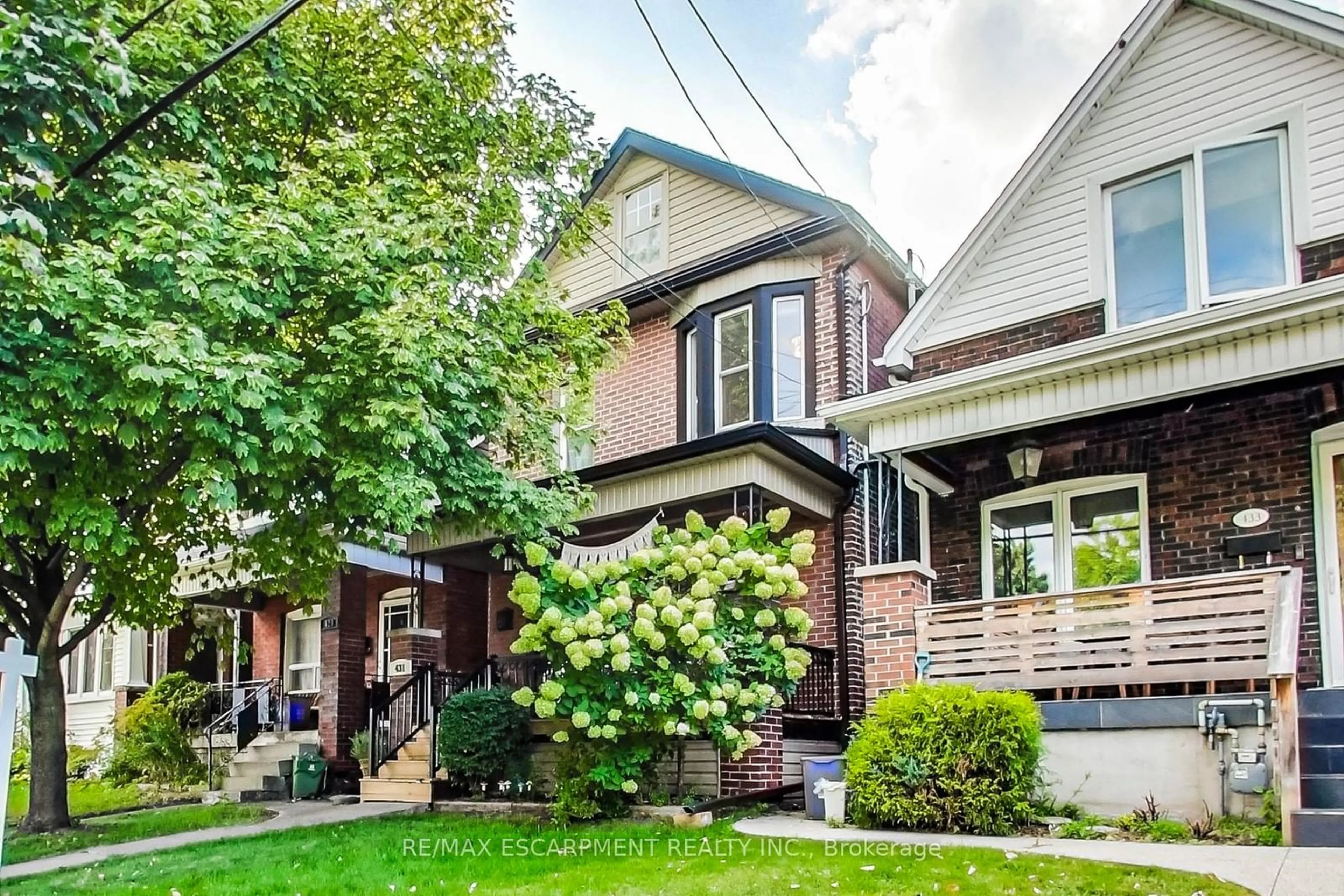 Frontside or backside of a home for 431 Hughson St, Hamilton Ontario L8L 4N4