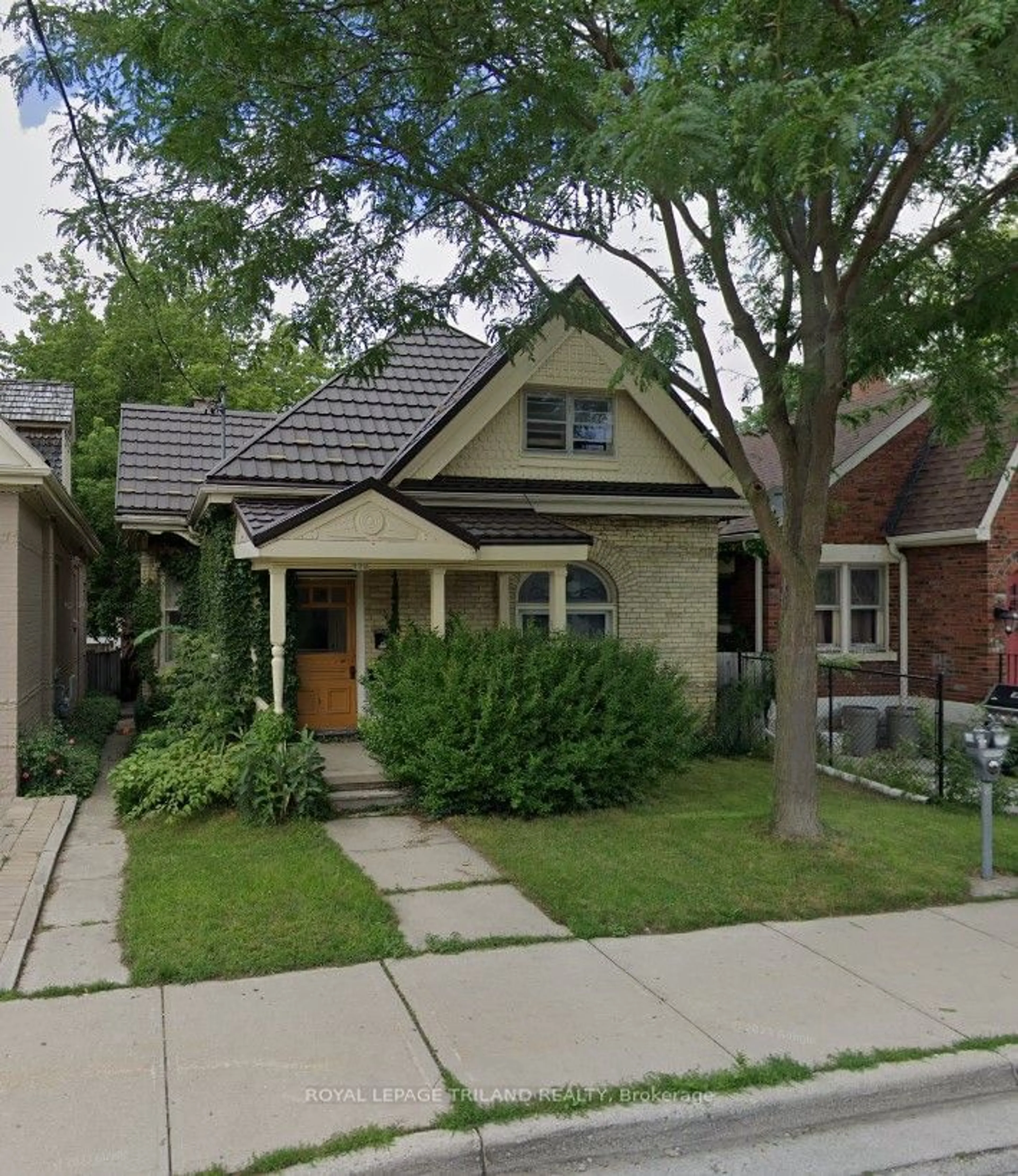 Frontside or backside of a home, the street view for 172 John St, London Ontario N6A 1P1