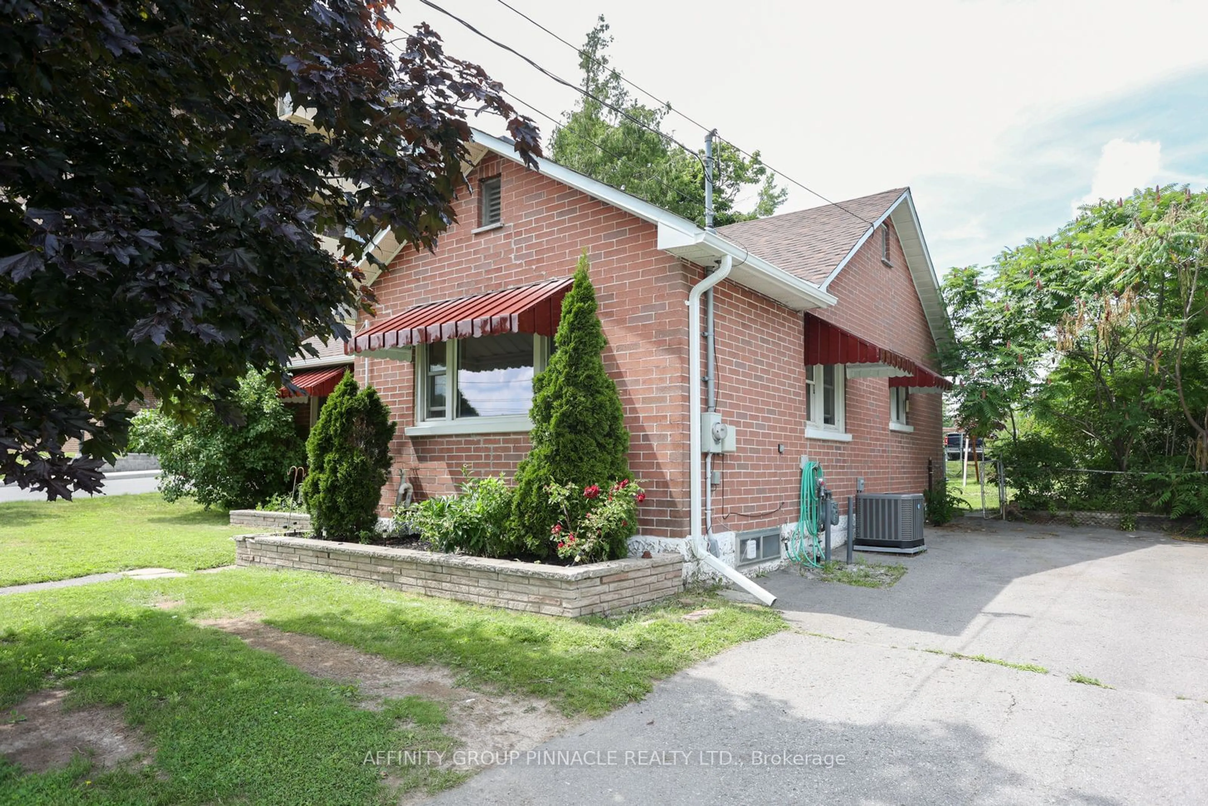 Frontside or backside of a home, cottage for 124 Colborne St, Kawartha Lakes Ontario K9V 3T5