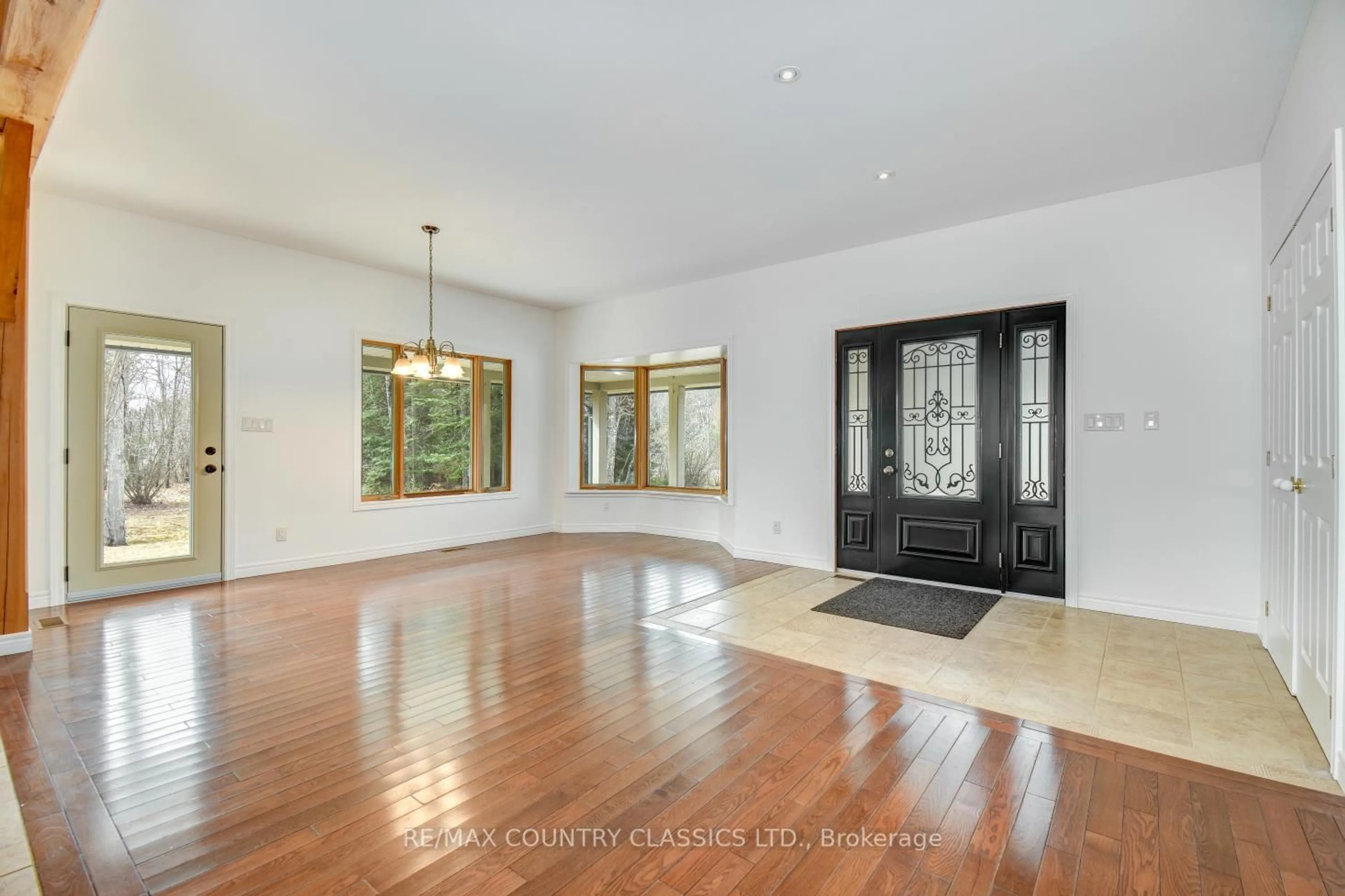 Indoor foyer, wood floors for 32 Nicklaus Dr, Bancroft Ontario K0L 1C0