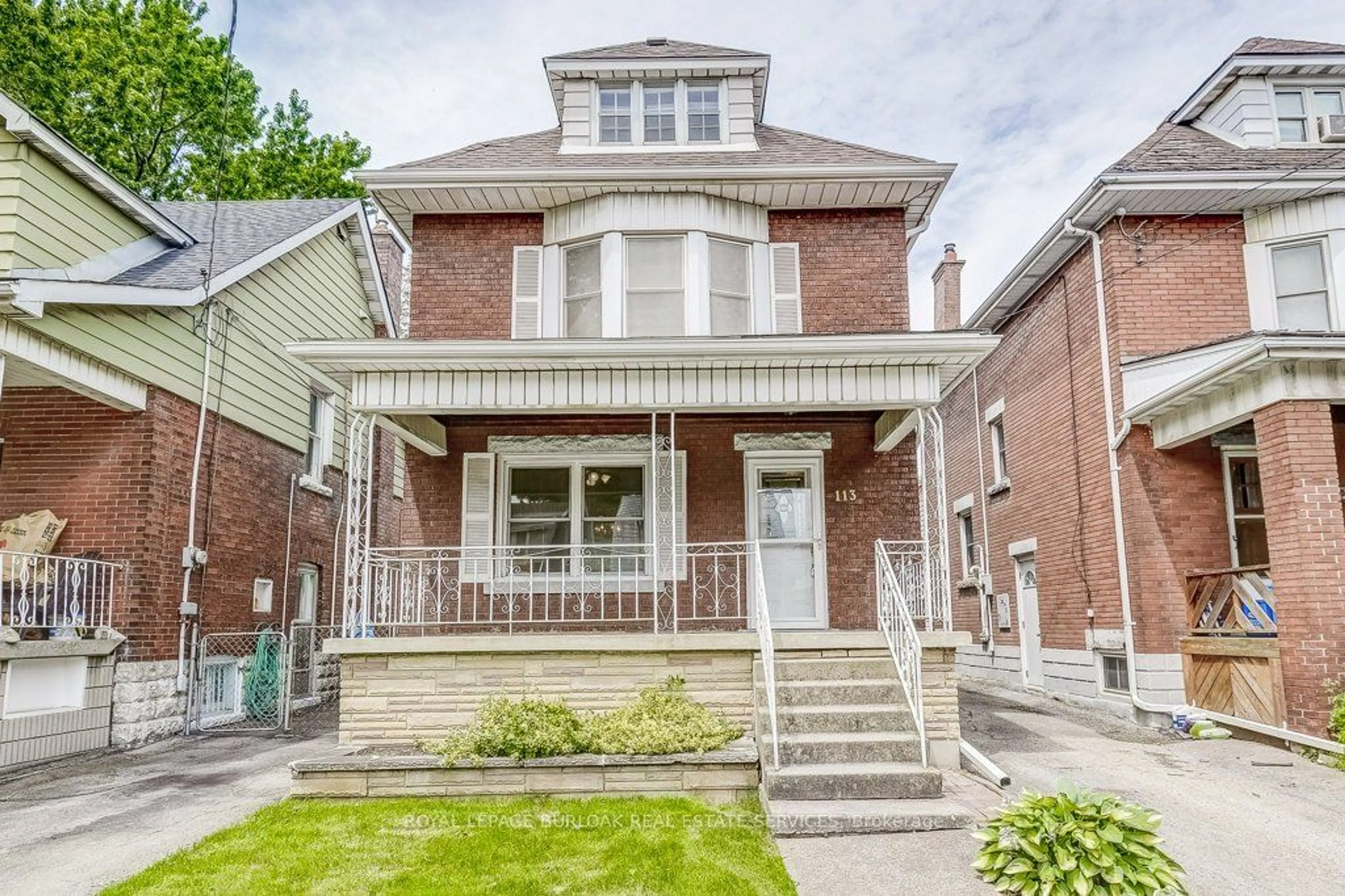 Frontside or backside of a home, the street view for 113 Kensington Ave, Hamilton Ontario L8L 7N3