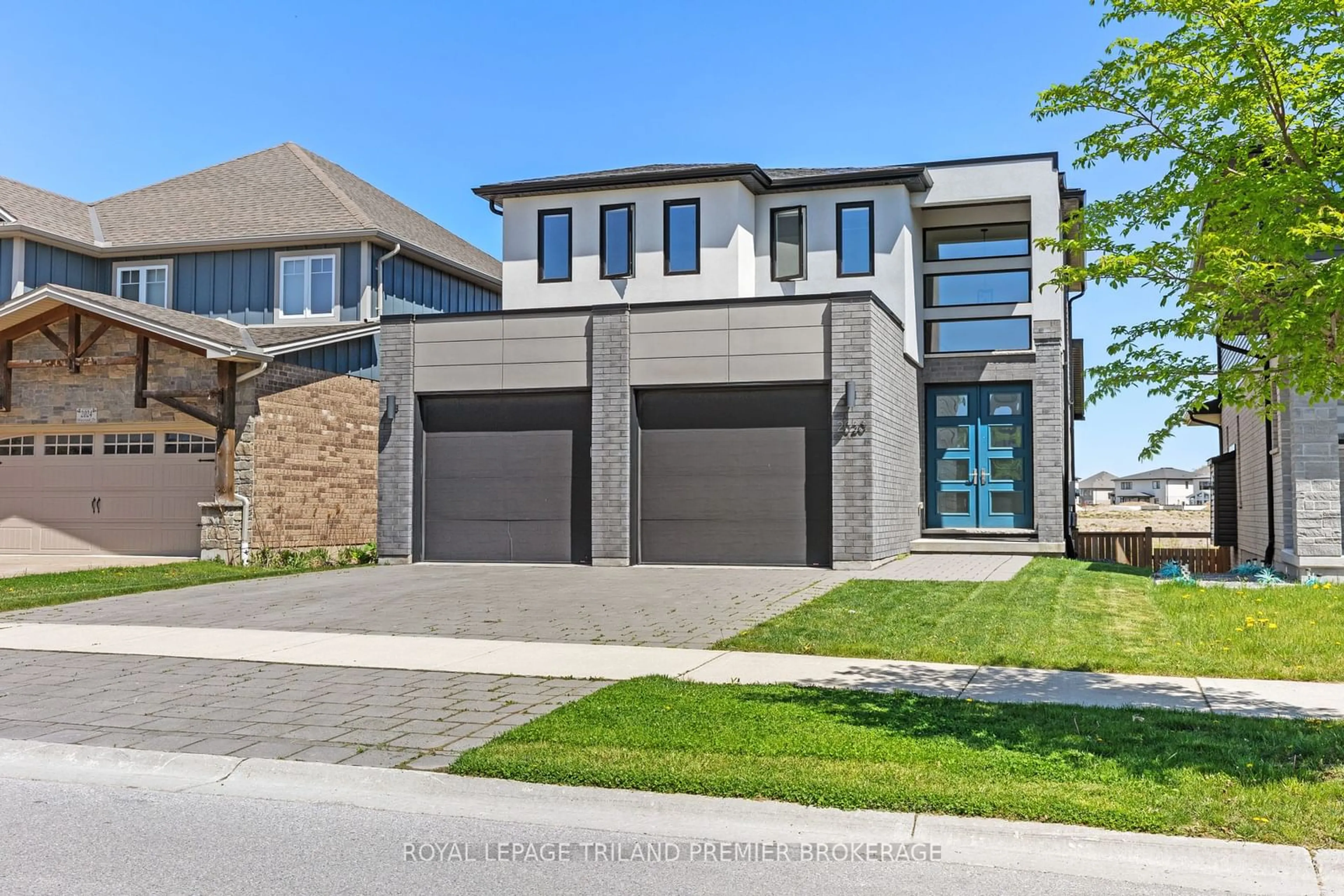 Frontside or backside of a home for 2020 Wateroak Dr, London Ontario N6G 0M6